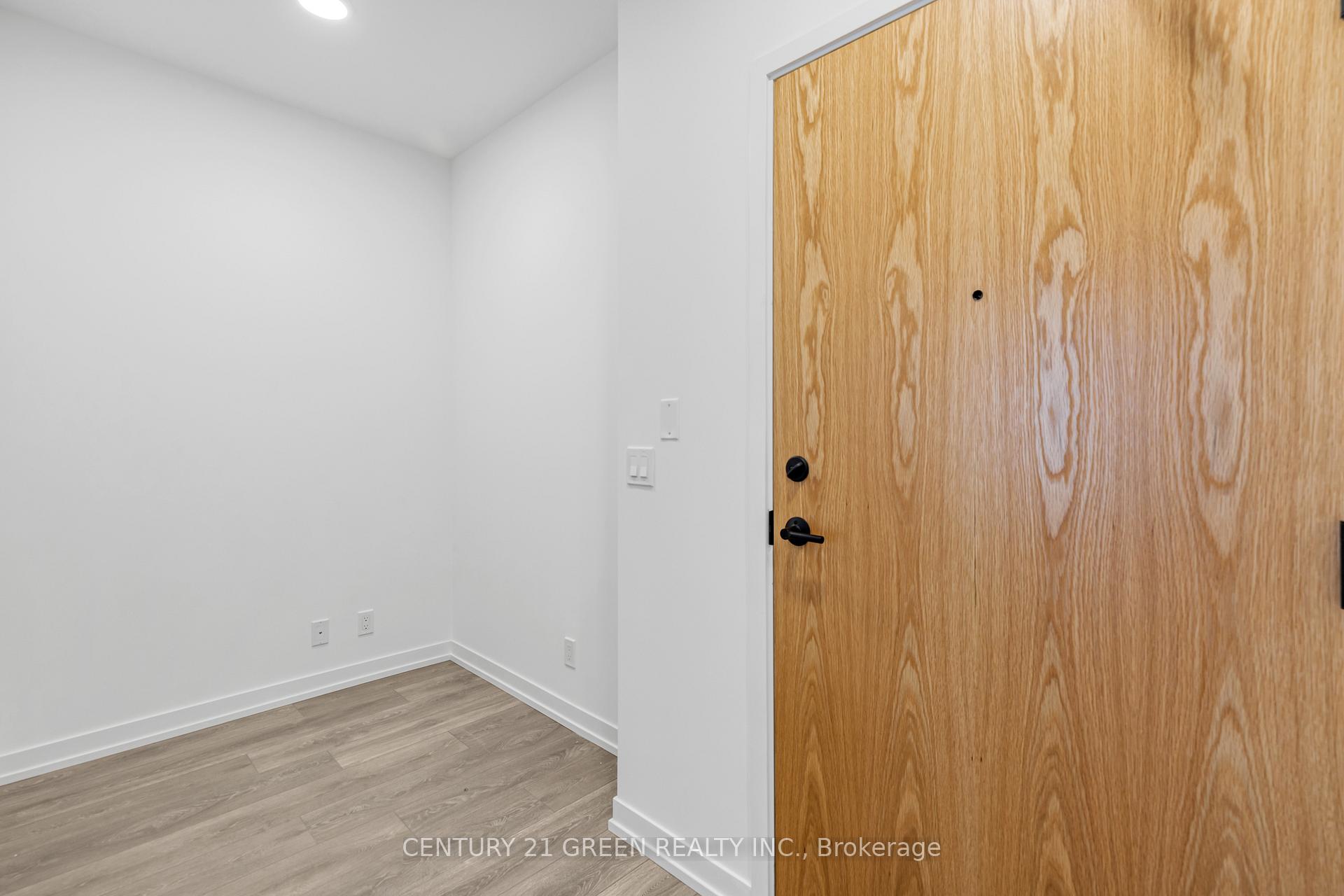 Photo 9 of Unit 809, 8 Beverley Glen Boulevard, Vaughan, Beverley Glen — HOMEH