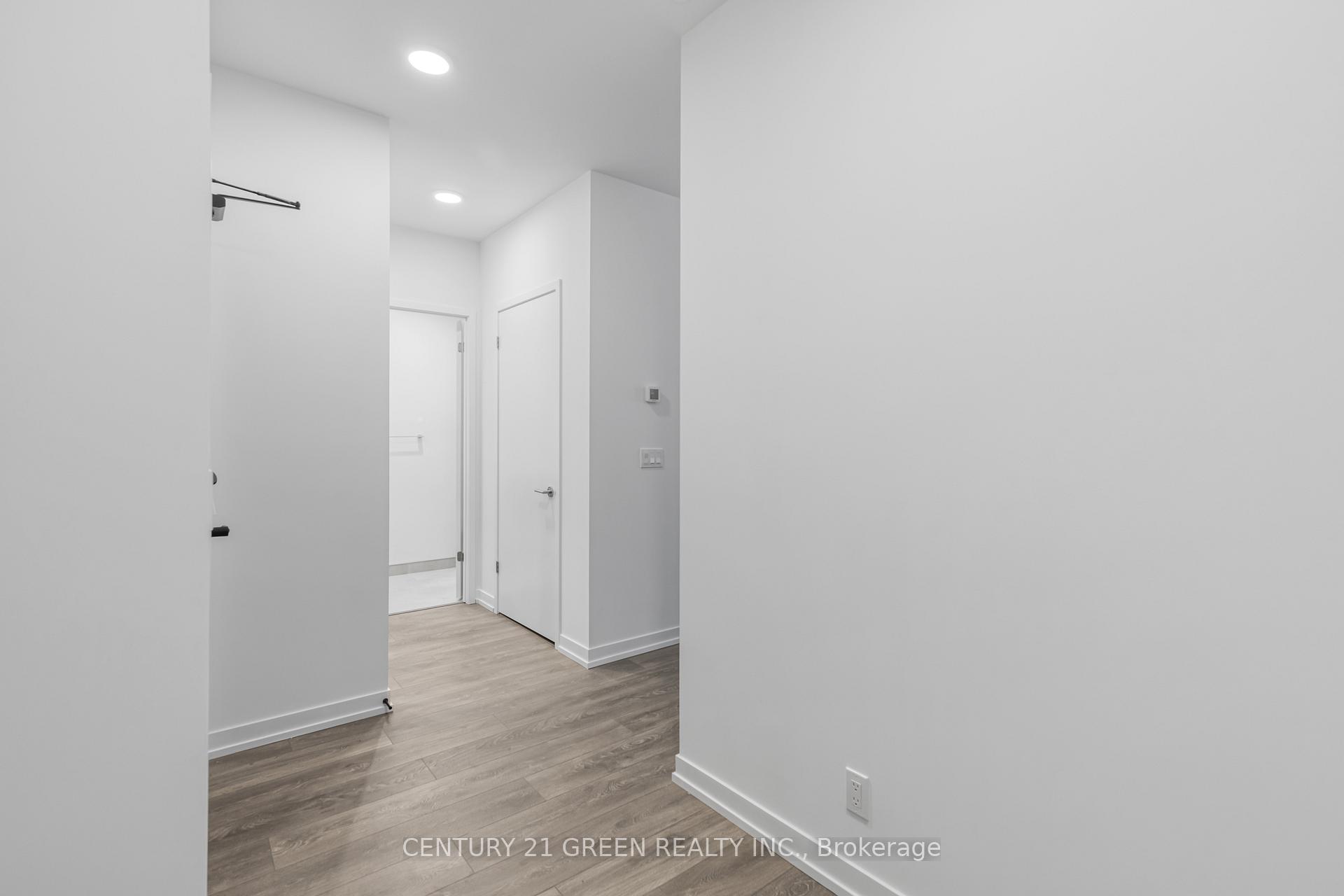 Photo 10 of Unit 809, 8 Beverley Glen Boulevard, Vaughan, Beverley Glen — HOMEH
