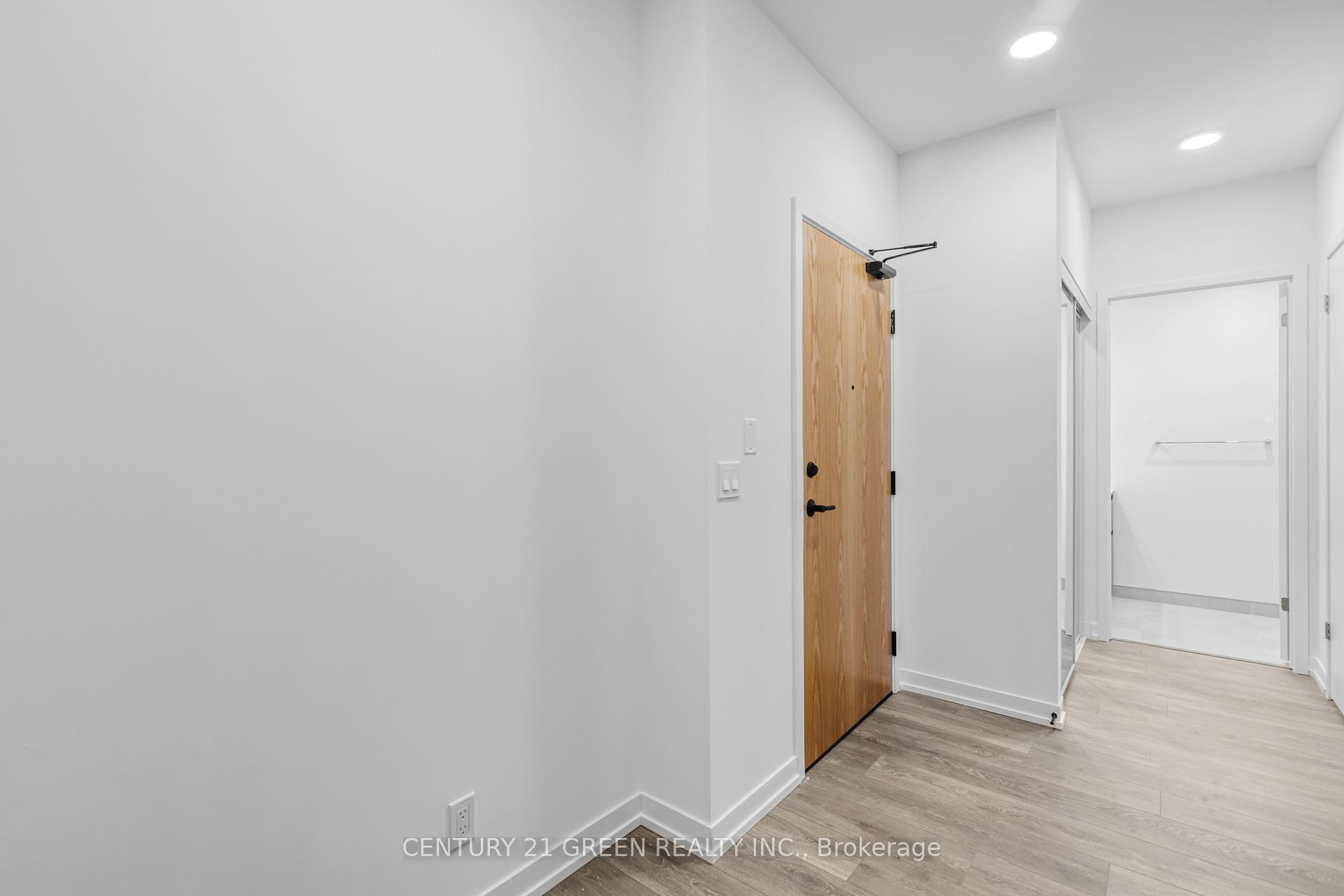 Photo 11 of Unit 809, 8 Beverley Glen Boulevard, Vaughan, Beverley Glen — HOMEH