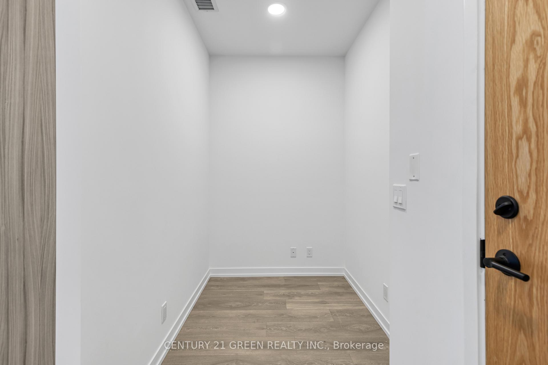 Photo 14 of Unit 809, 8 Beverley Glen Boulevard, Vaughan, Beverley Glen — HOMEH