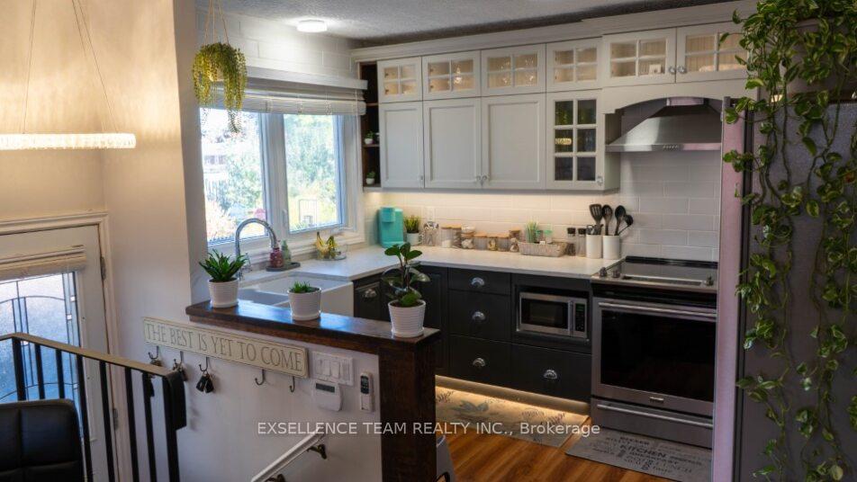 Photo 4 of 1010 Queen Street, Cornwall — HOMEH