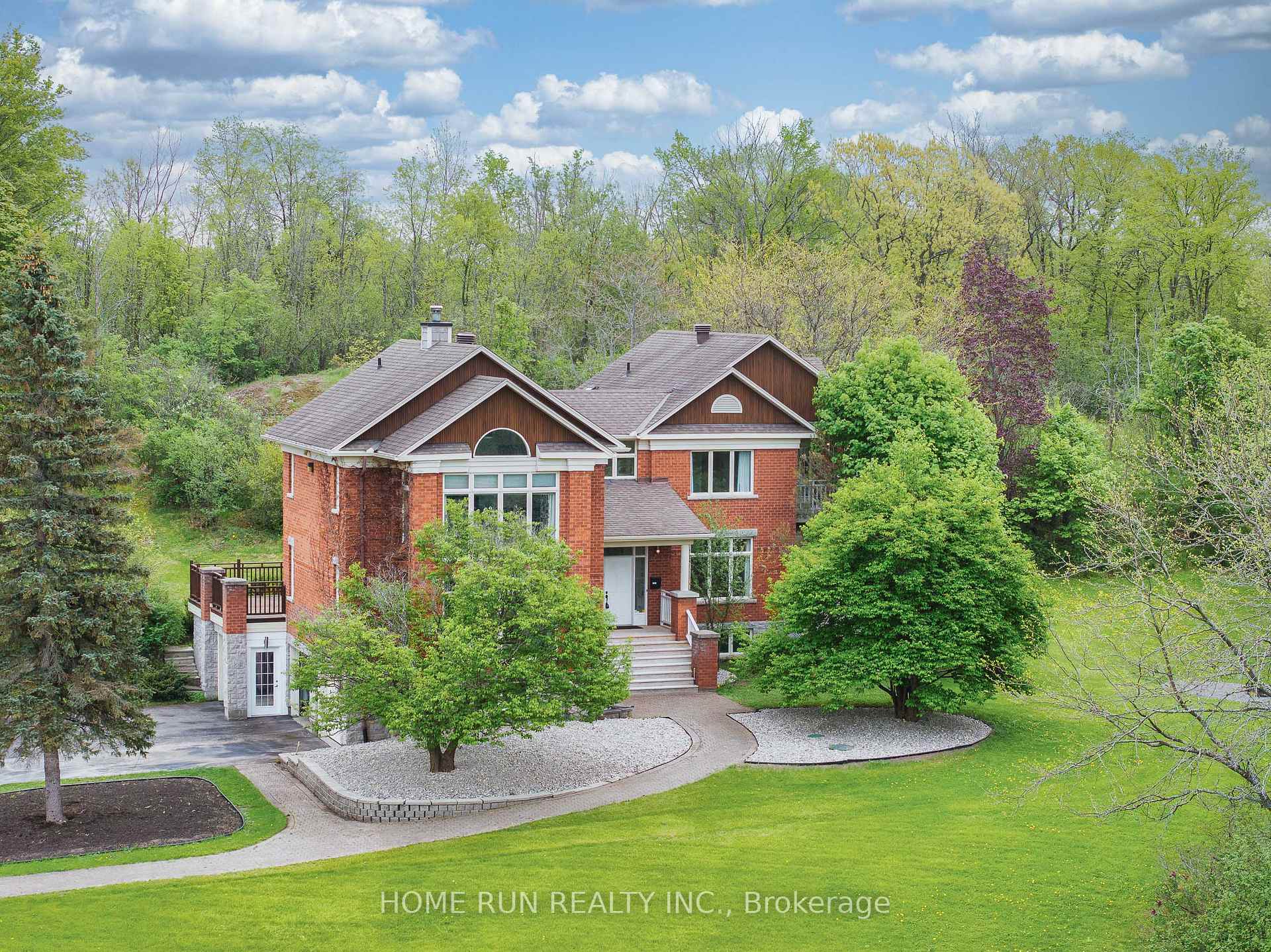 Photo 3 of 112 Lochcarron Crescent, Ottawa, Huntley Ward (South East) — HOMEH