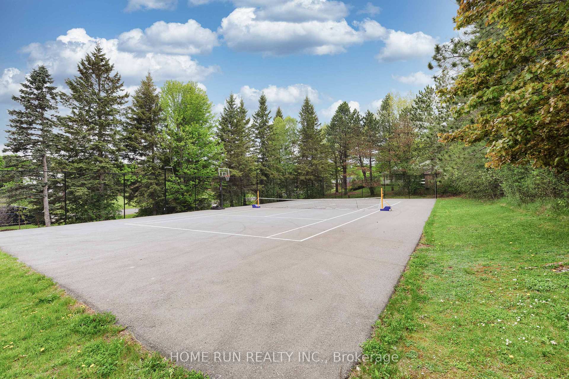 Photo 5 of 112 Lochcarron Crescent, Ottawa, Huntley Ward (South East) — HOMEH