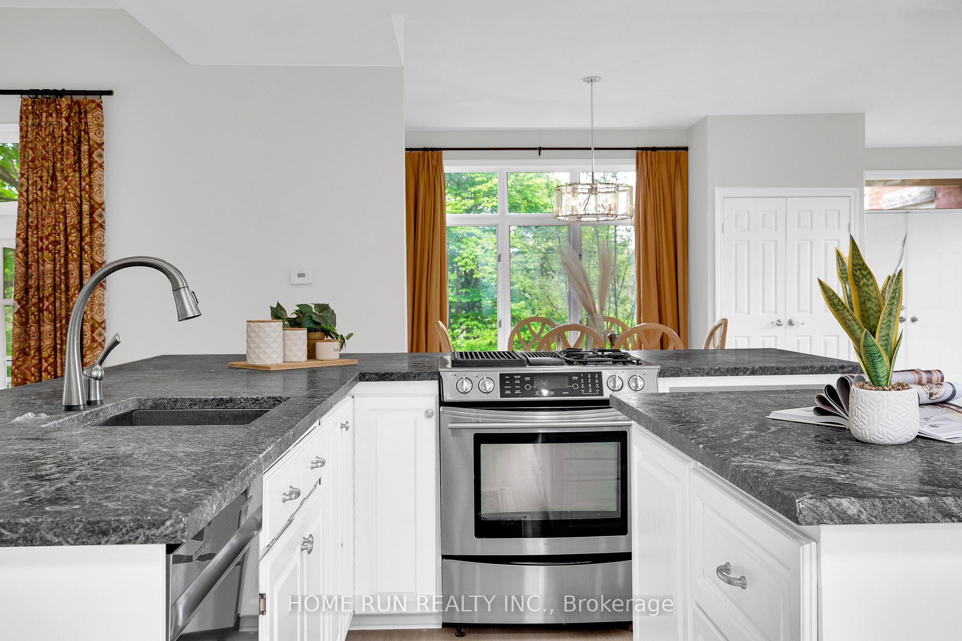 Photo 23 of 112 Lochcarron Crescent, Ottawa, Huntley Ward (South East) — HOMEH
