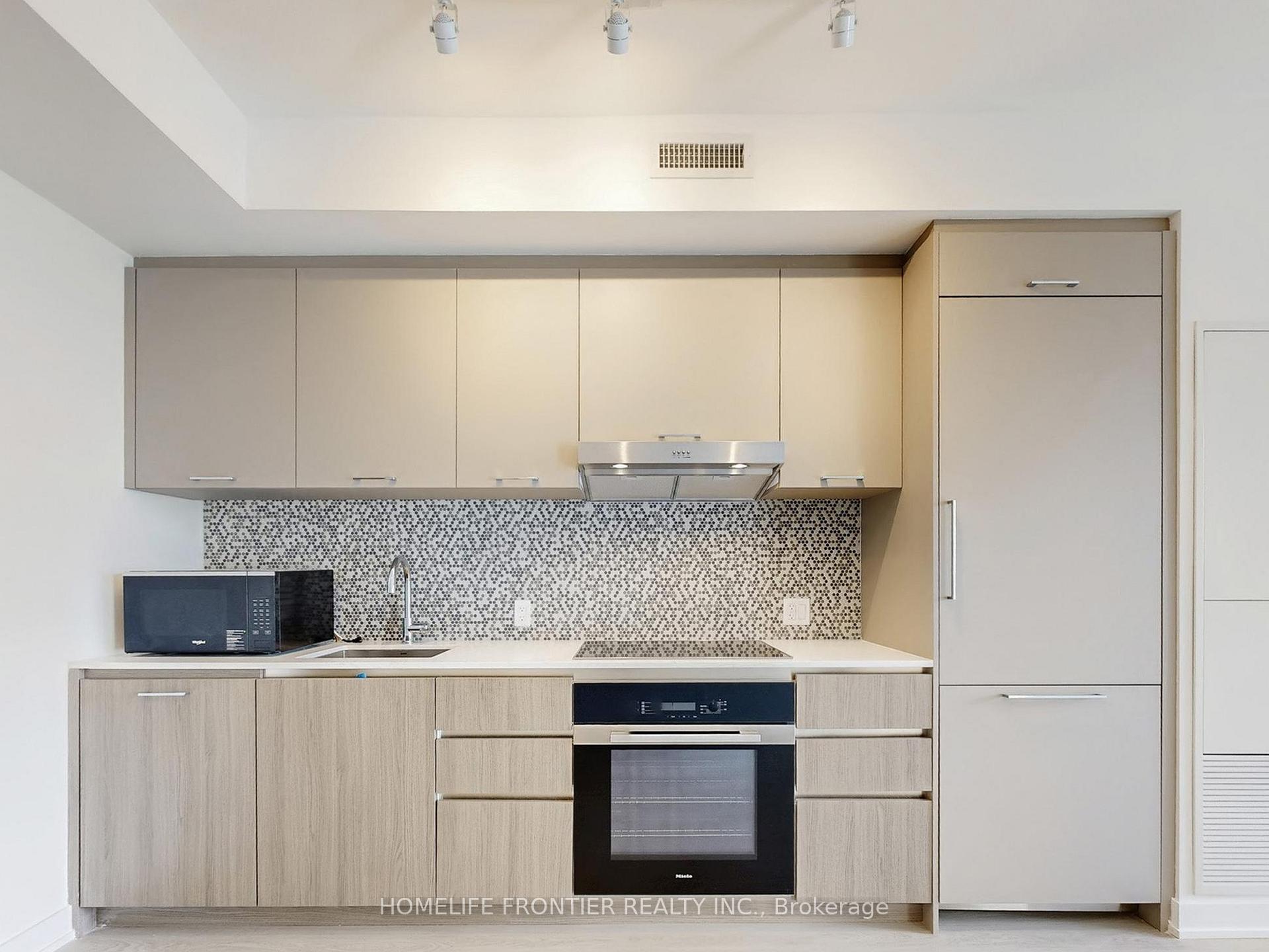 Photo 5 of Unit 802, 8188 Yonge Street, Vaughan, Uplands — HOMEH