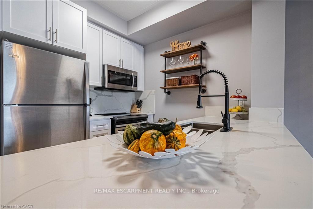 Photo 5 of Unit 321, 35 Southshore Crescent, Hamilton, Stoney Creek — HOMEH