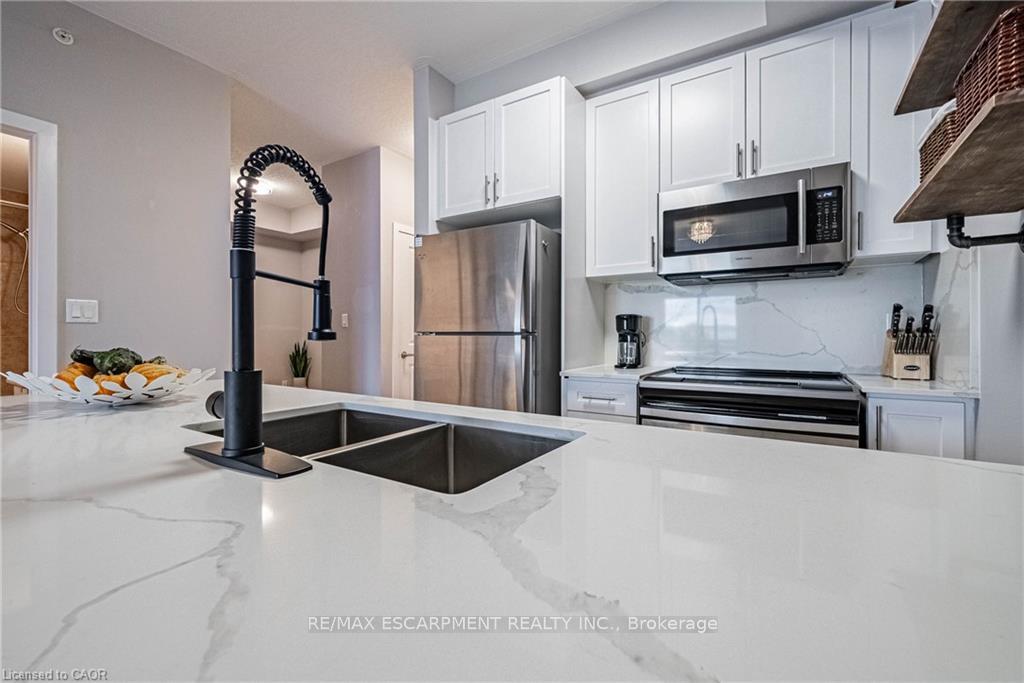 Photo 6 of Unit 321, 35 Southshore Crescent, Hamilton, Stoney Creek — HOMEH