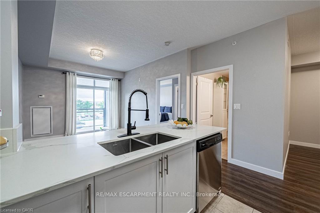 Photo 8 of Unit 321, 35 Southshore Crescent, Hamilton, Stoney Creek — HOMEH