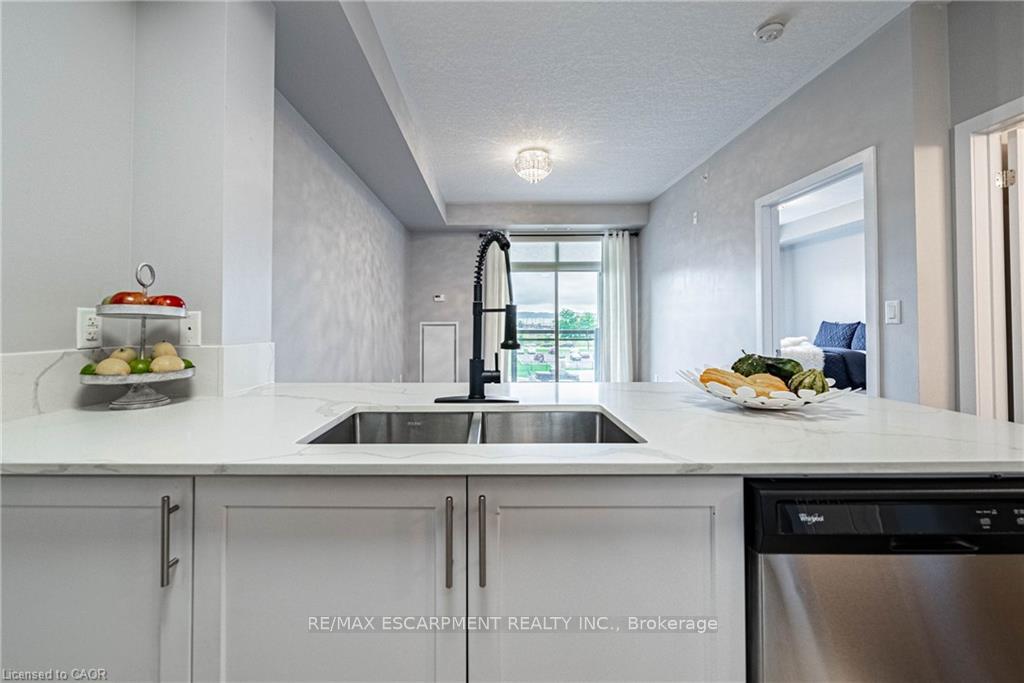 Photo 10 of Unit 321, 35 Southshore Crescent, Hamilton, Stoney Creek — HOMEH