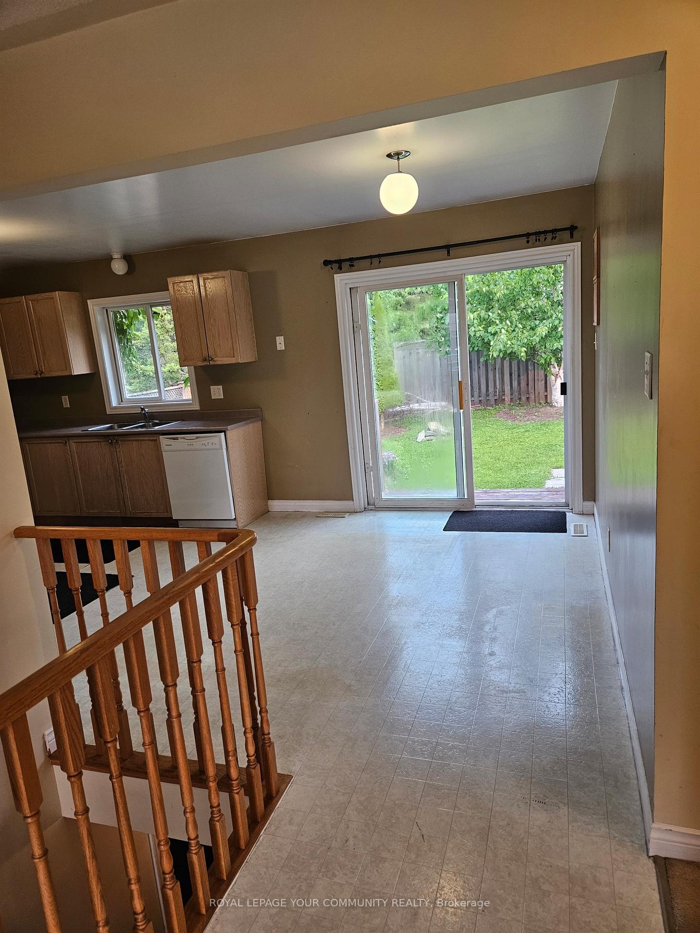 Photo 2 of 223 Livingstone Street E, Barrie, Little Lake — HOMEH