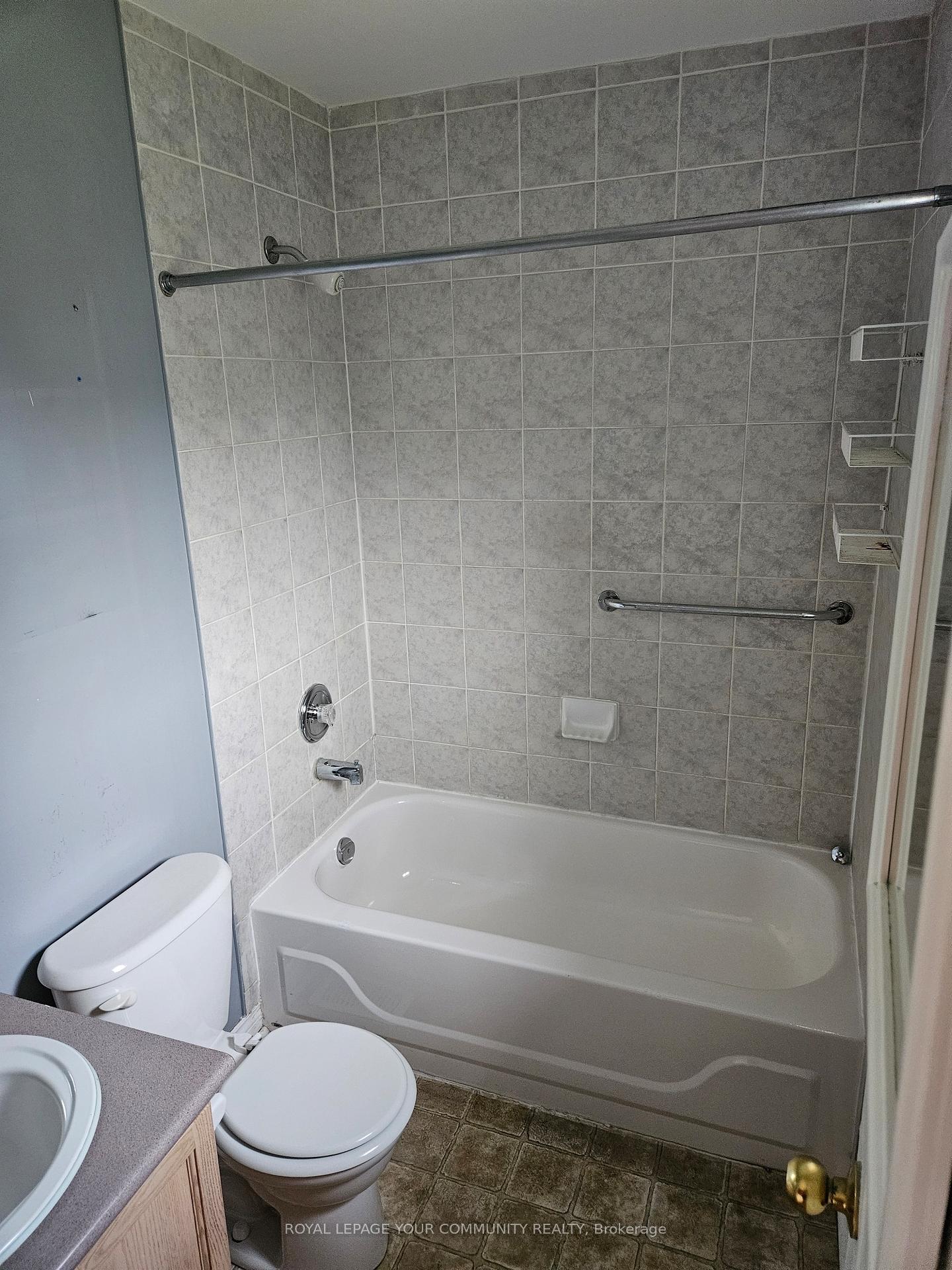 Photo 7 of 223 Livingstone Street E, Barrie, Little Lake — HOMEH