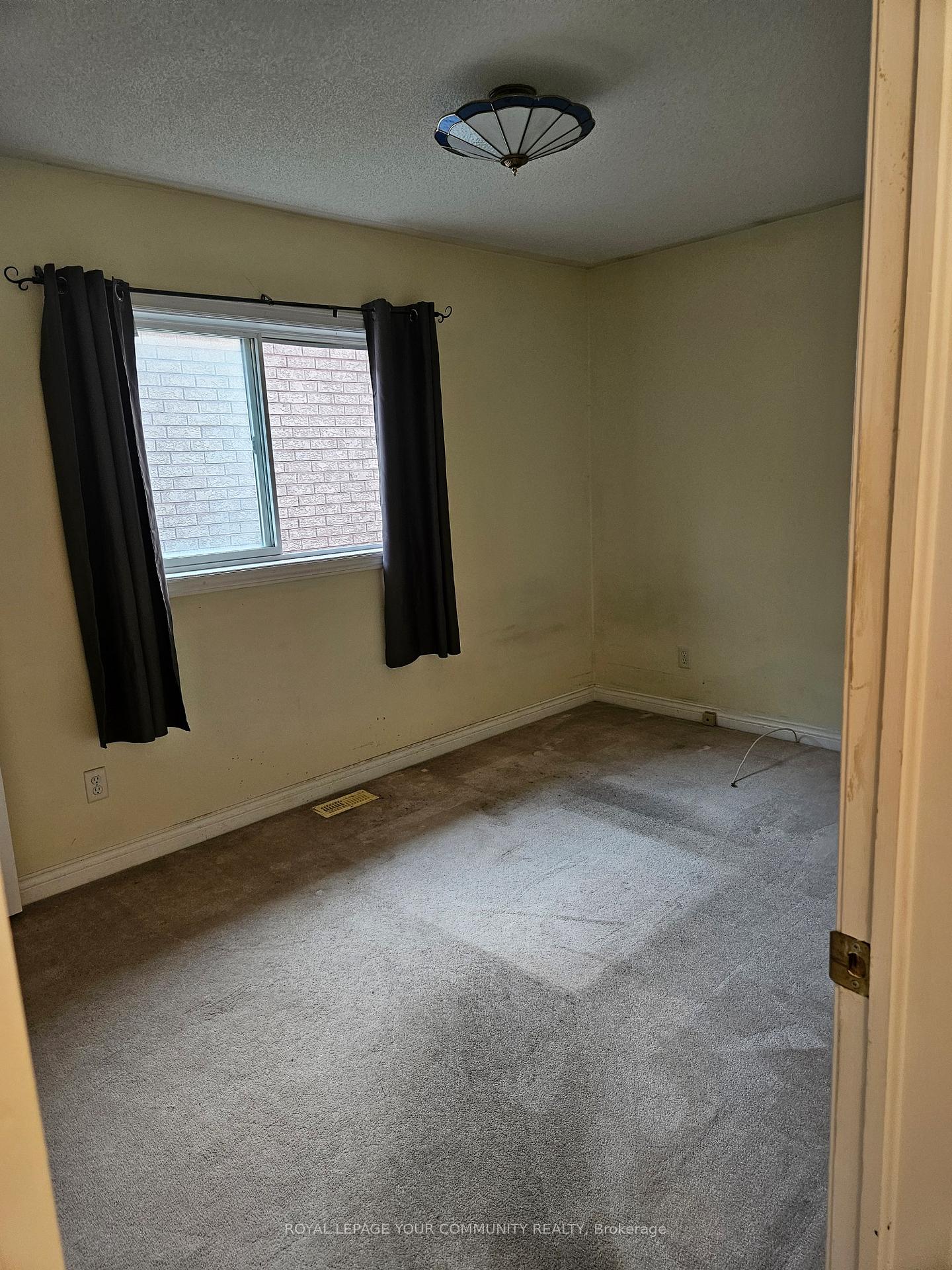 Photo 8 of 223 Livingstone Street E, Barrie, Little Lake — HOMEH