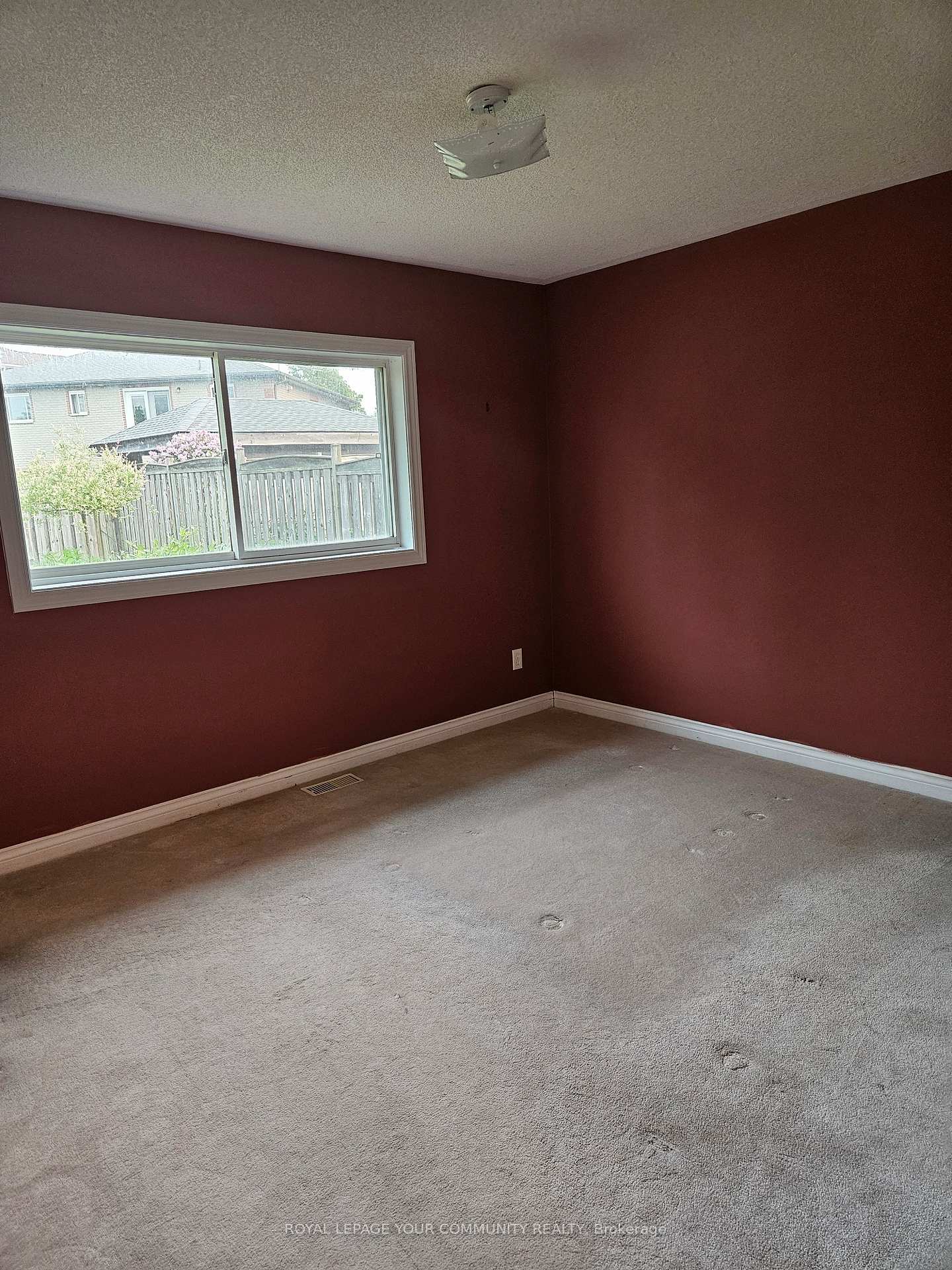 Photo 9 of 223 Livingstone Street E, Barrie, Little Lake — HOMEH