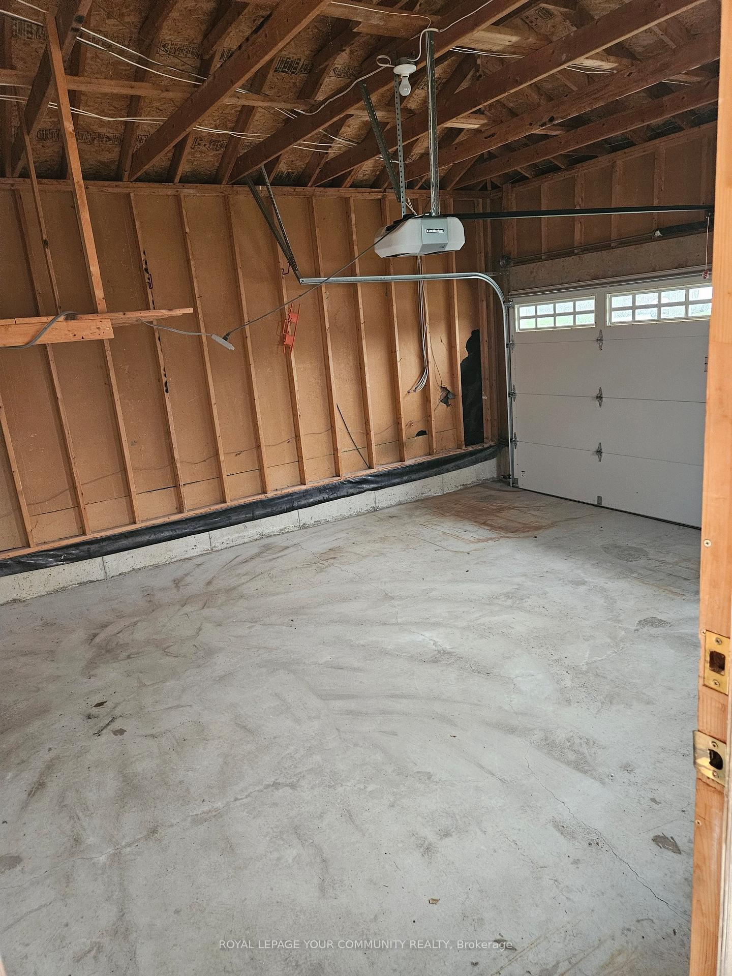 Photo 12 of 223 Livingstone Street E, Barrie, Little Lake — HOMEH