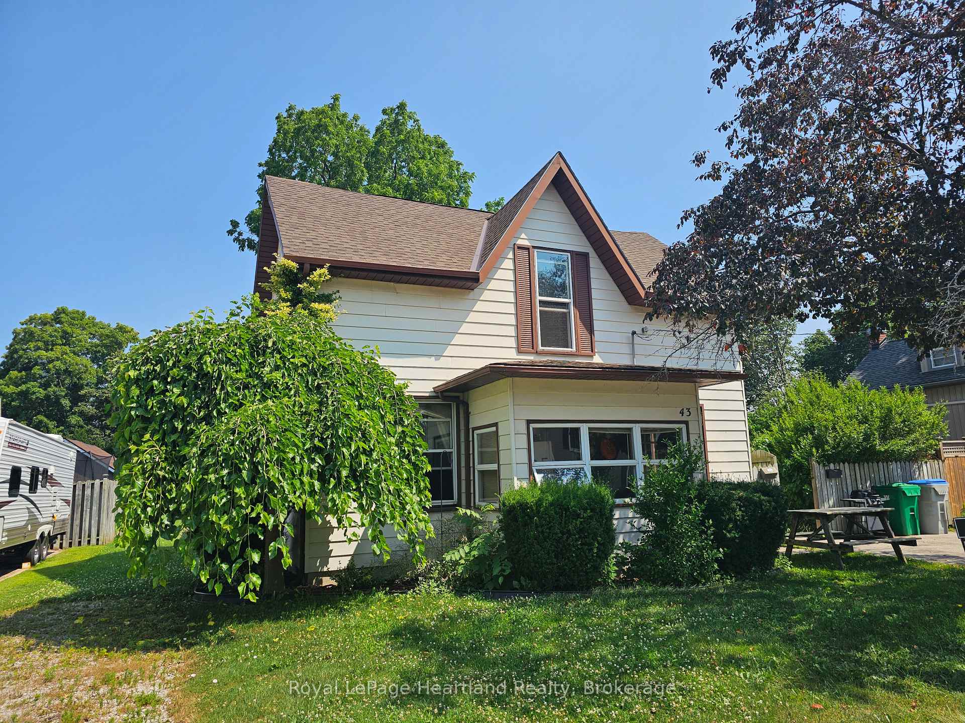Photo 1 of 43 Trafalgar Street, Goderich, Goderich (Town) — HOMEH
