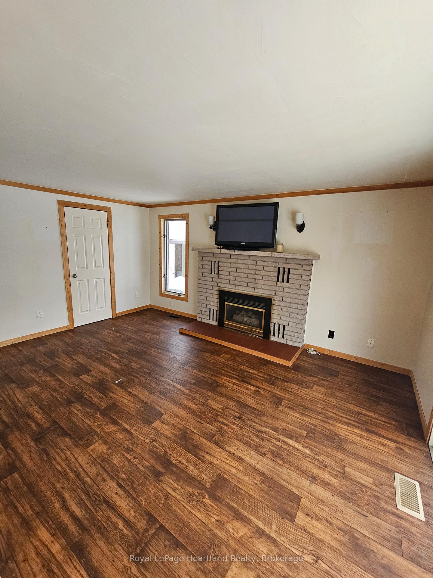 Photo 7 of 43 Trafalgar Street, Goderich, Goderich (Town) — HOMEH