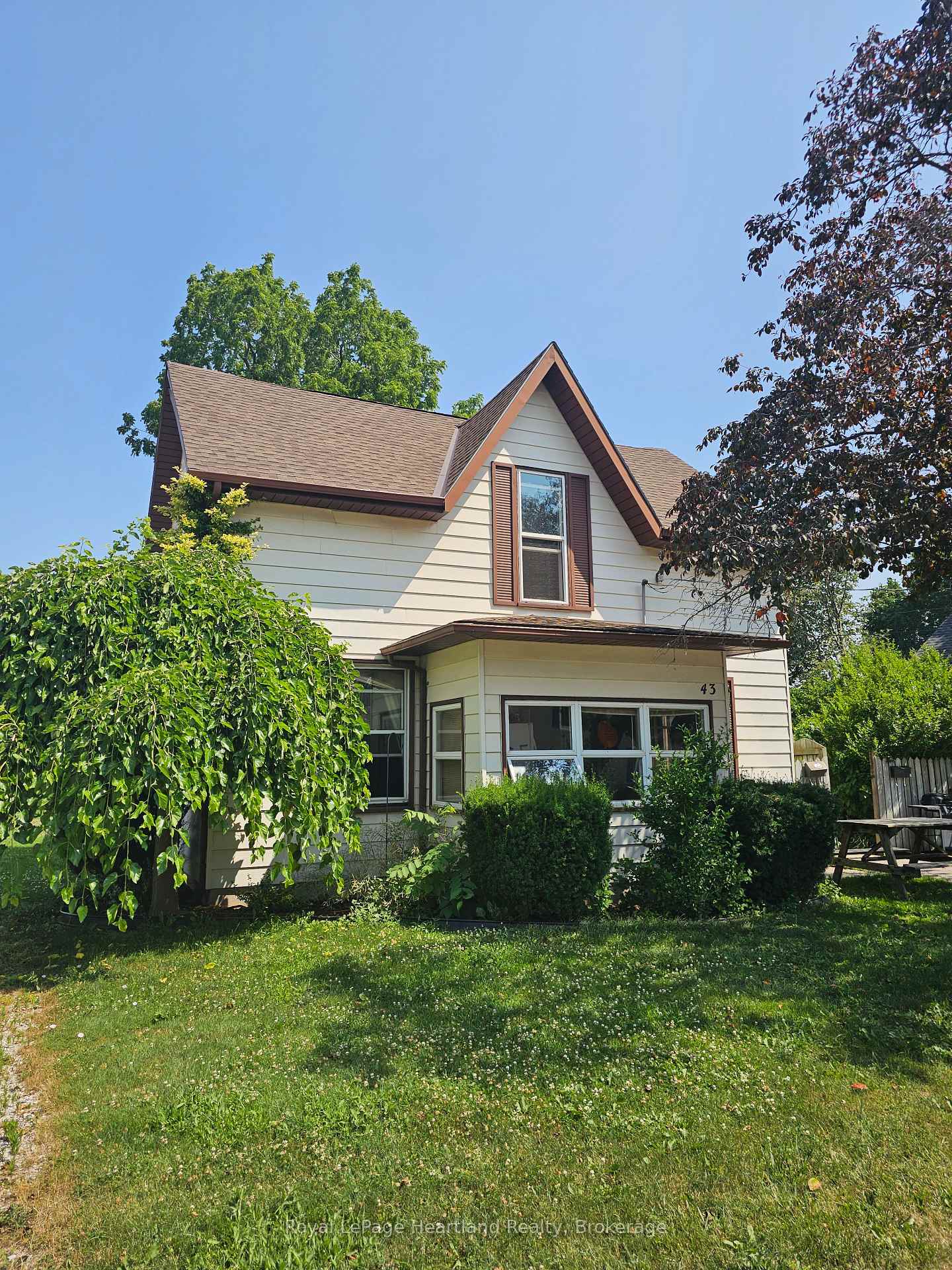Photo 13 of 43 Trafalgar Street, Goderich, Goderich (Town) — HOMEH