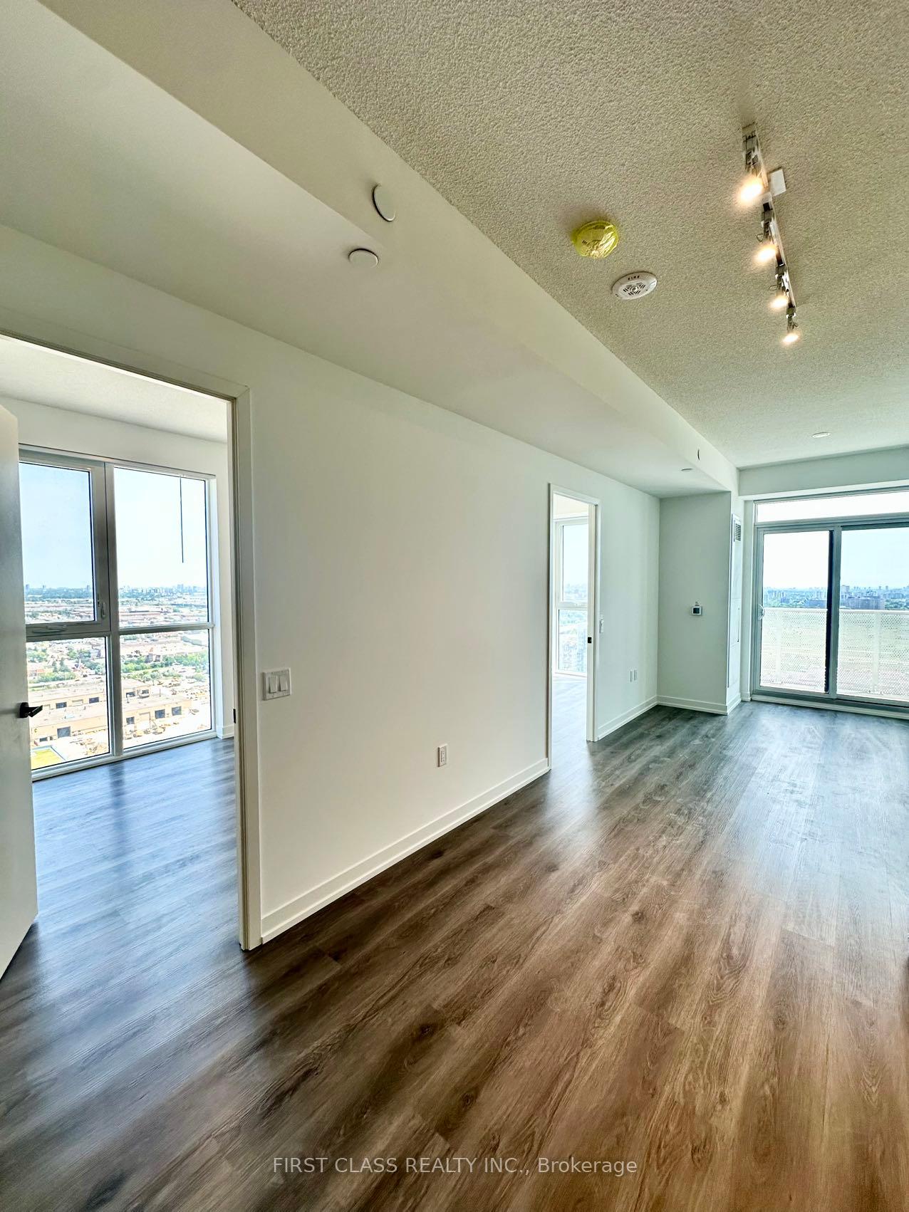 Photo 2 of Unit 3310, 28 Interchange Way, Vaughan, Vaughan Corporate Centre — HOMEH