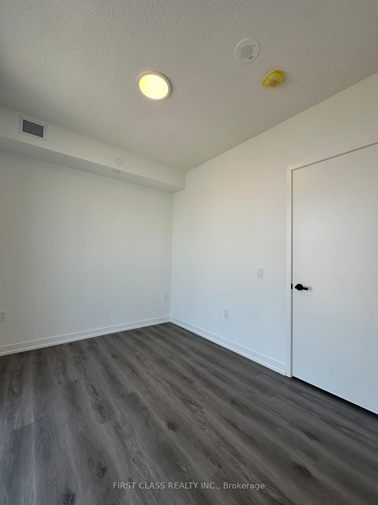 Photo 11 of Unit 3310, 28 Interchange Way, Vaughan, Vaughan Corporate Centre — HOMEH