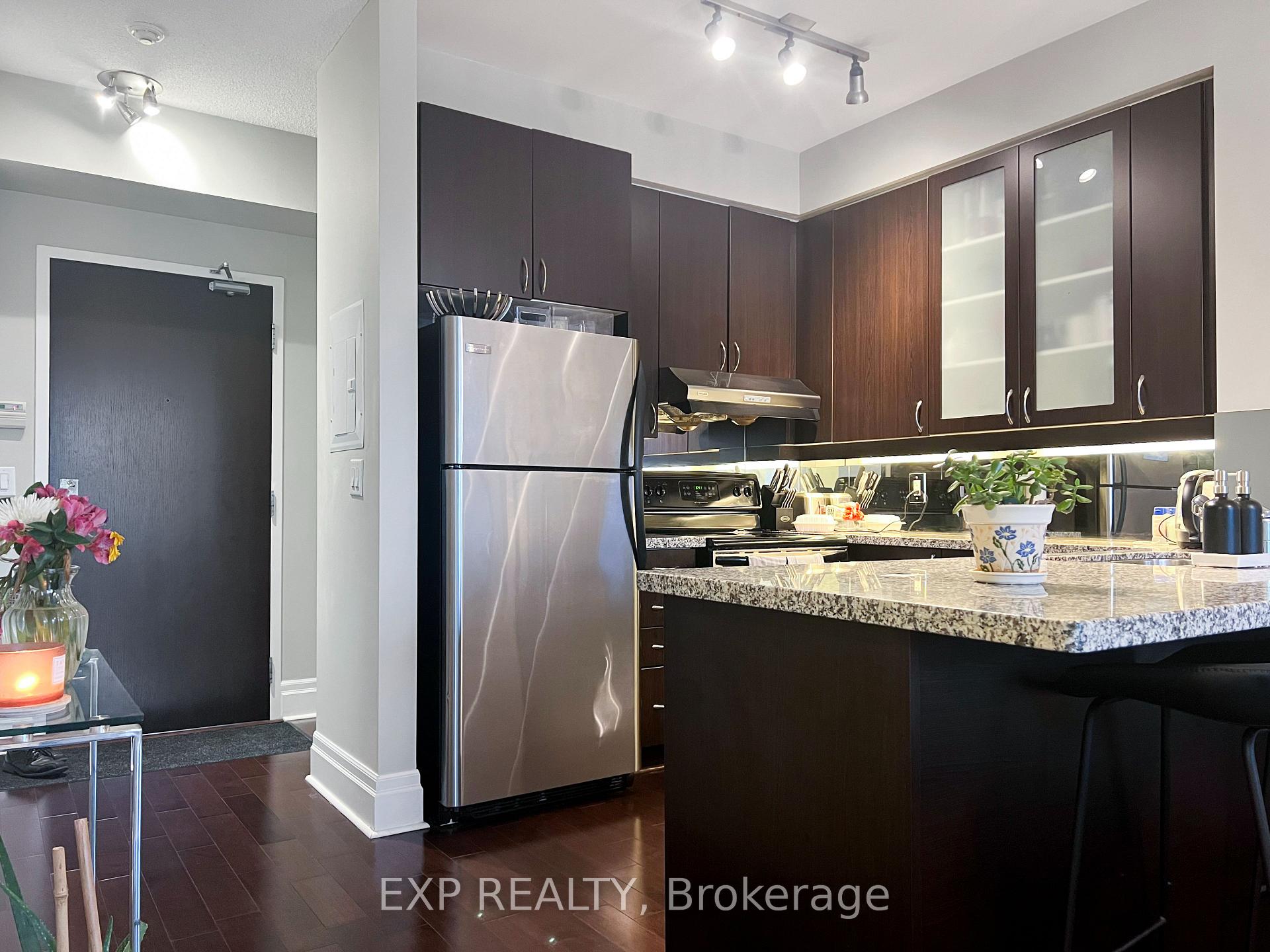 Photo 5 of Unit 421, 39 Upper Duke Crescent, Markham, Unionville — HOMEH