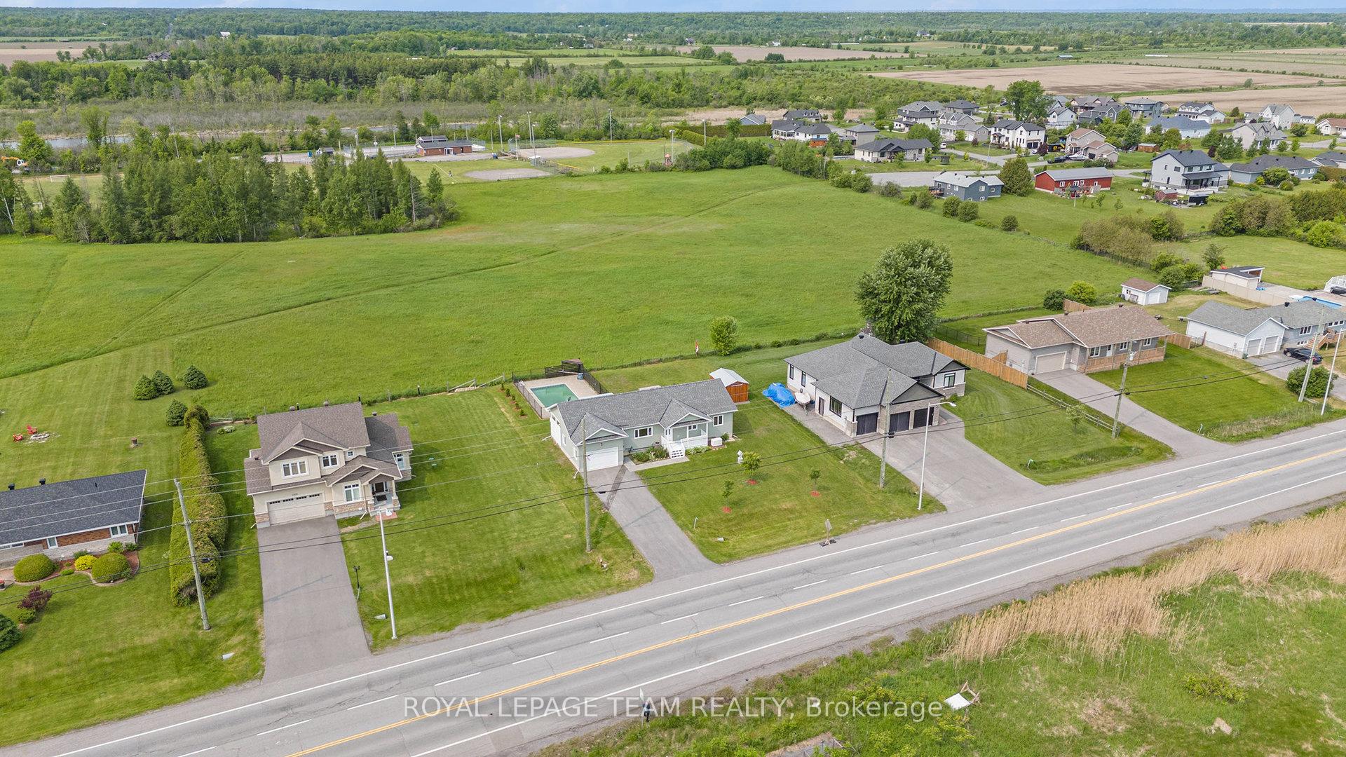 Photo 4 of 2833 Dunrobin Road, Ottawa, Dunrobin — HOMEH