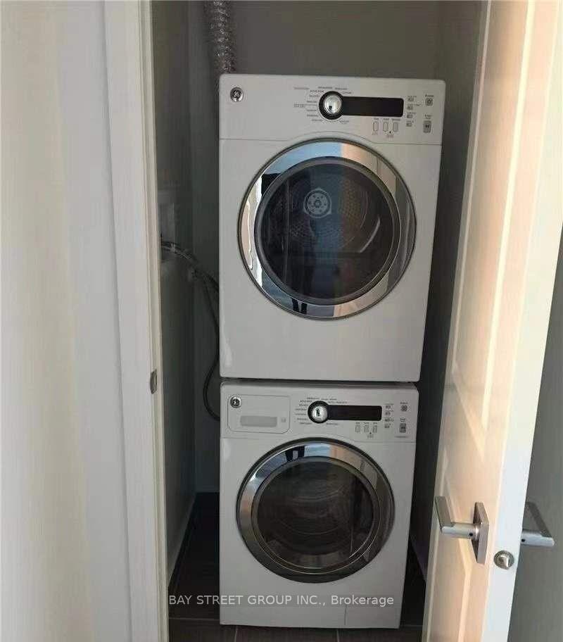 Photo 5 of Unit 2210, 7165 Yonge Street, Markham, Thornhill — HOMEH
