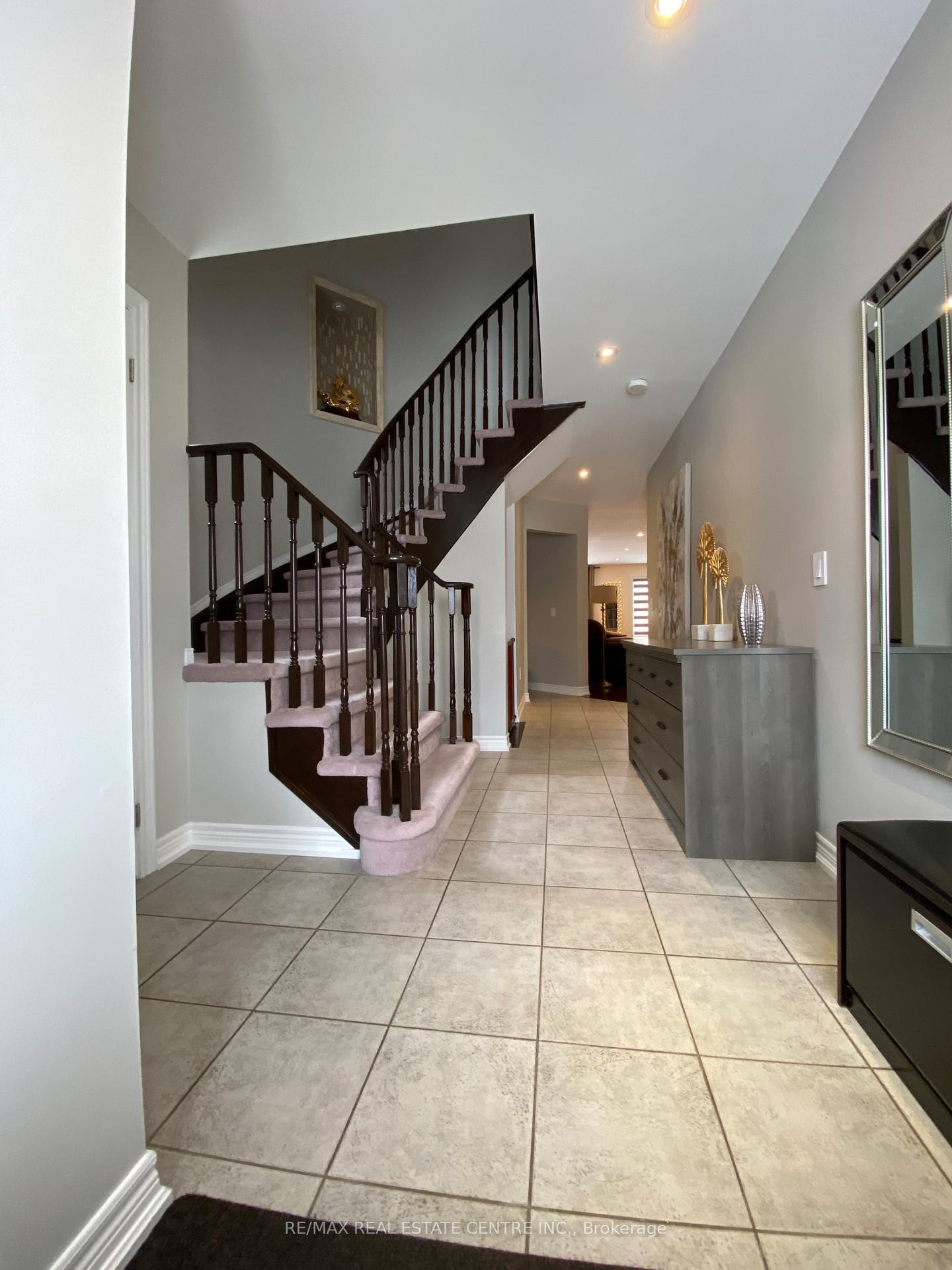 Photo 2 of 76 Hanton Crescent, Caledon, Bolton East — HOMEH