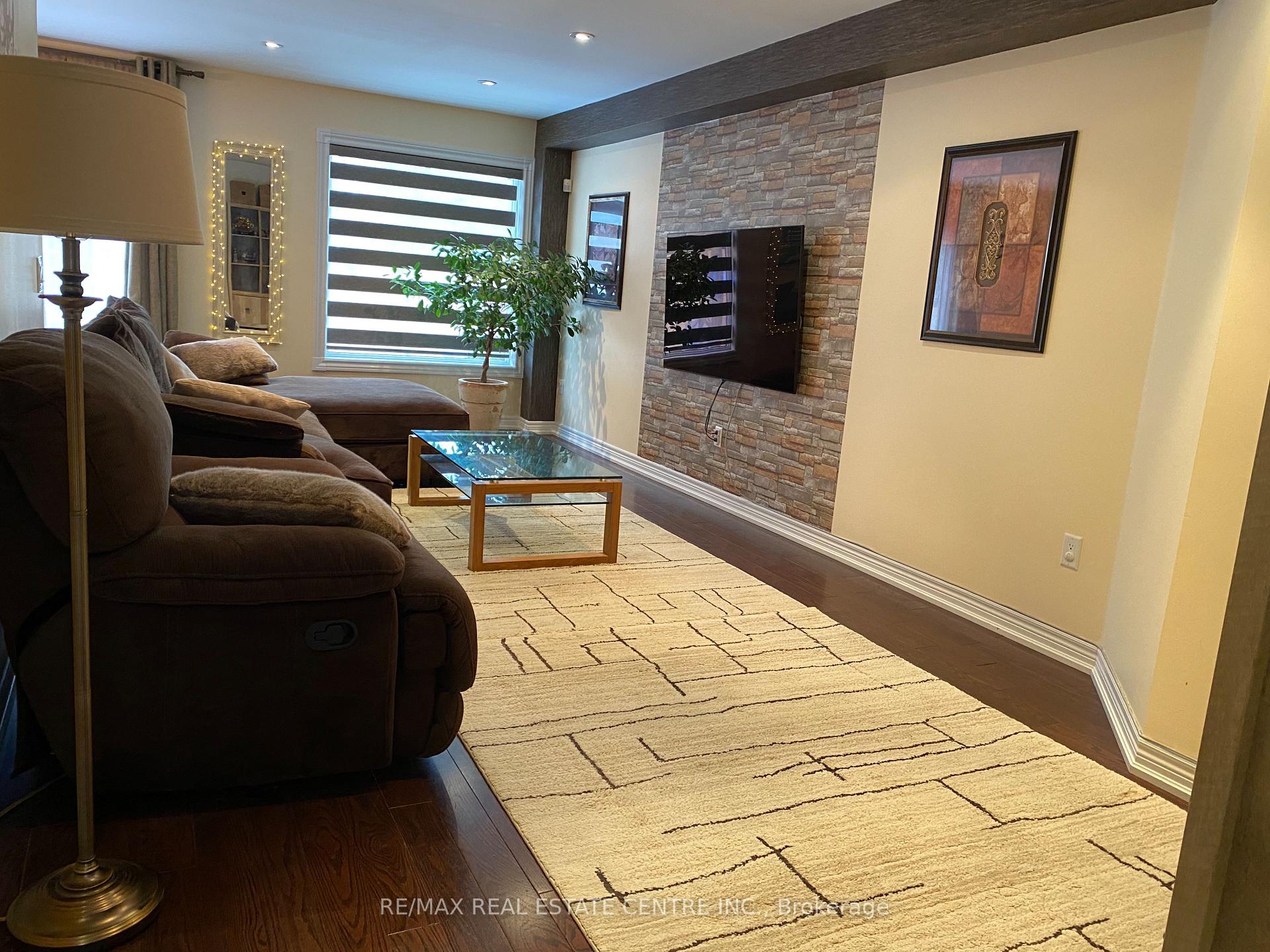 Photo 4 of 76 Hanton Crescent, Caledon, Bolton East — HOMEH