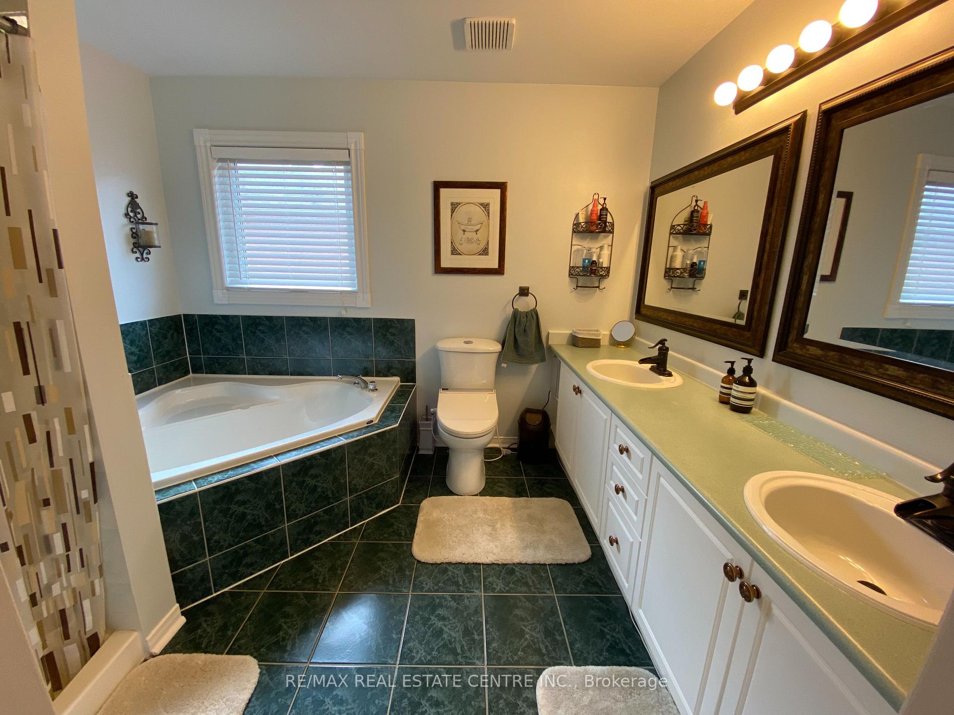Photo 13 of 76 Hanton Crescent, Caledon, Bolton East — HOMEH