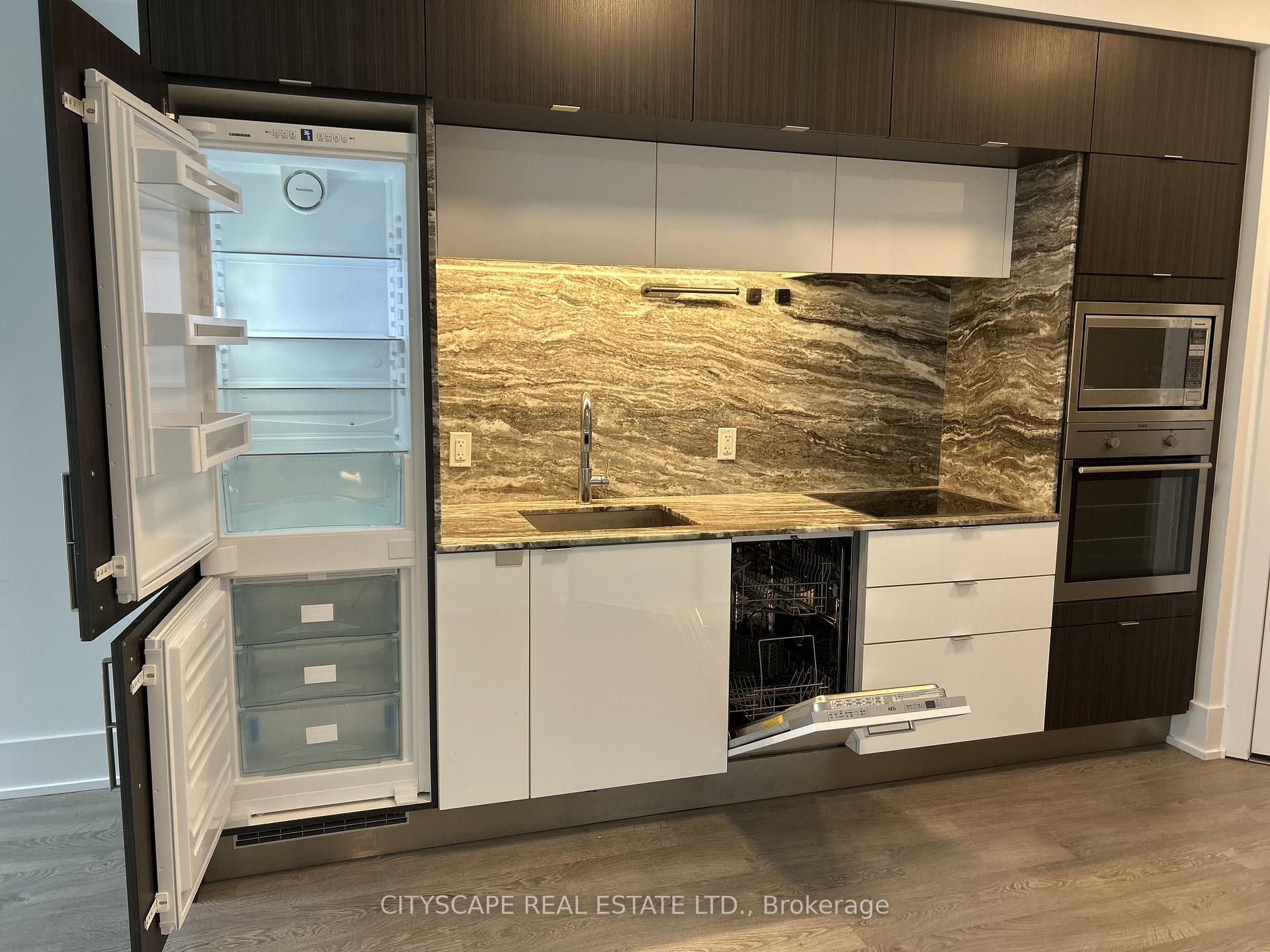 Photo 3 of Unit 813, 1 Edgewater Drive, Toronto, Waterfront Communities — HOMEH