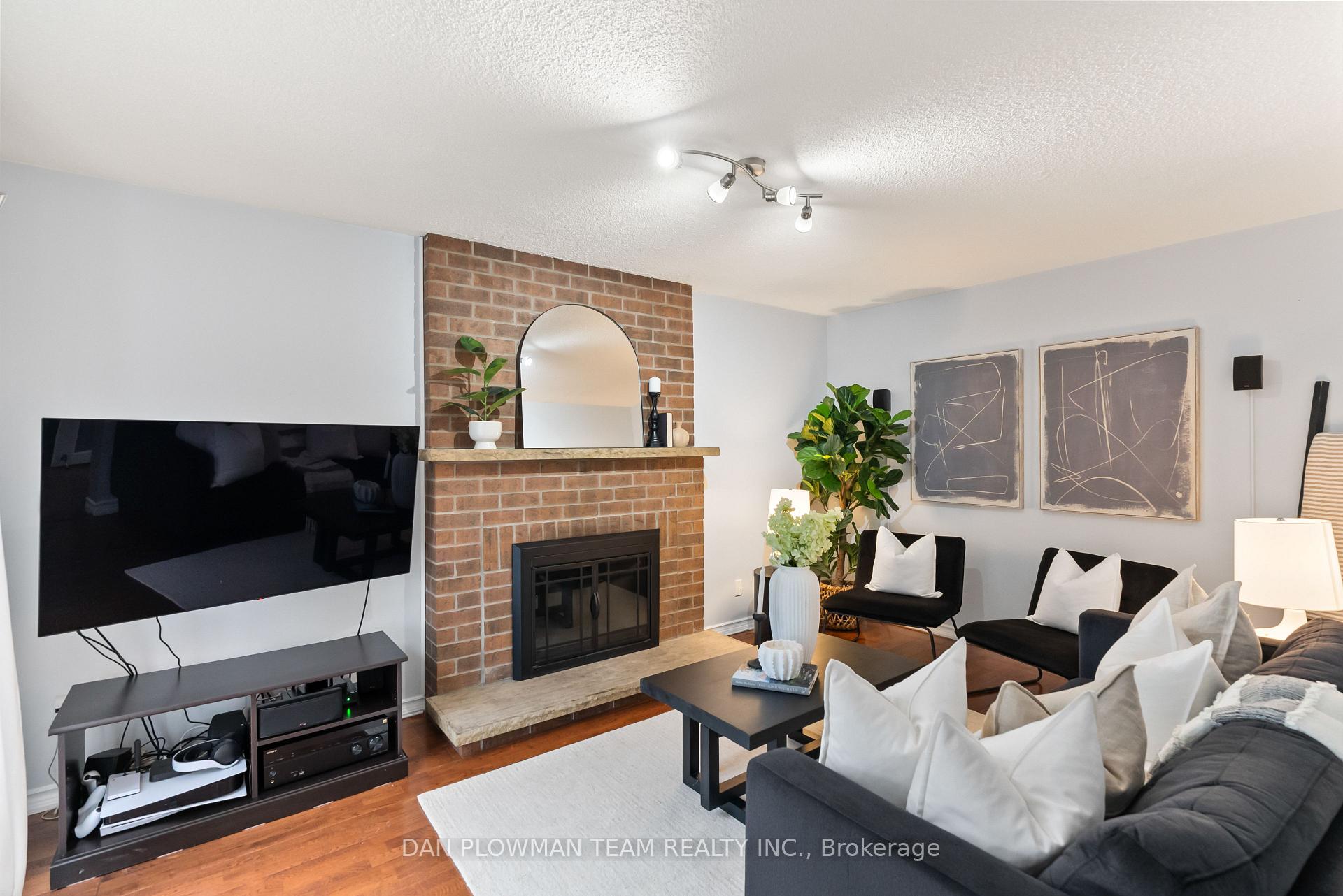 Photo 18 of 20 Harbord Crescent, Ajax, South West — HOMEH