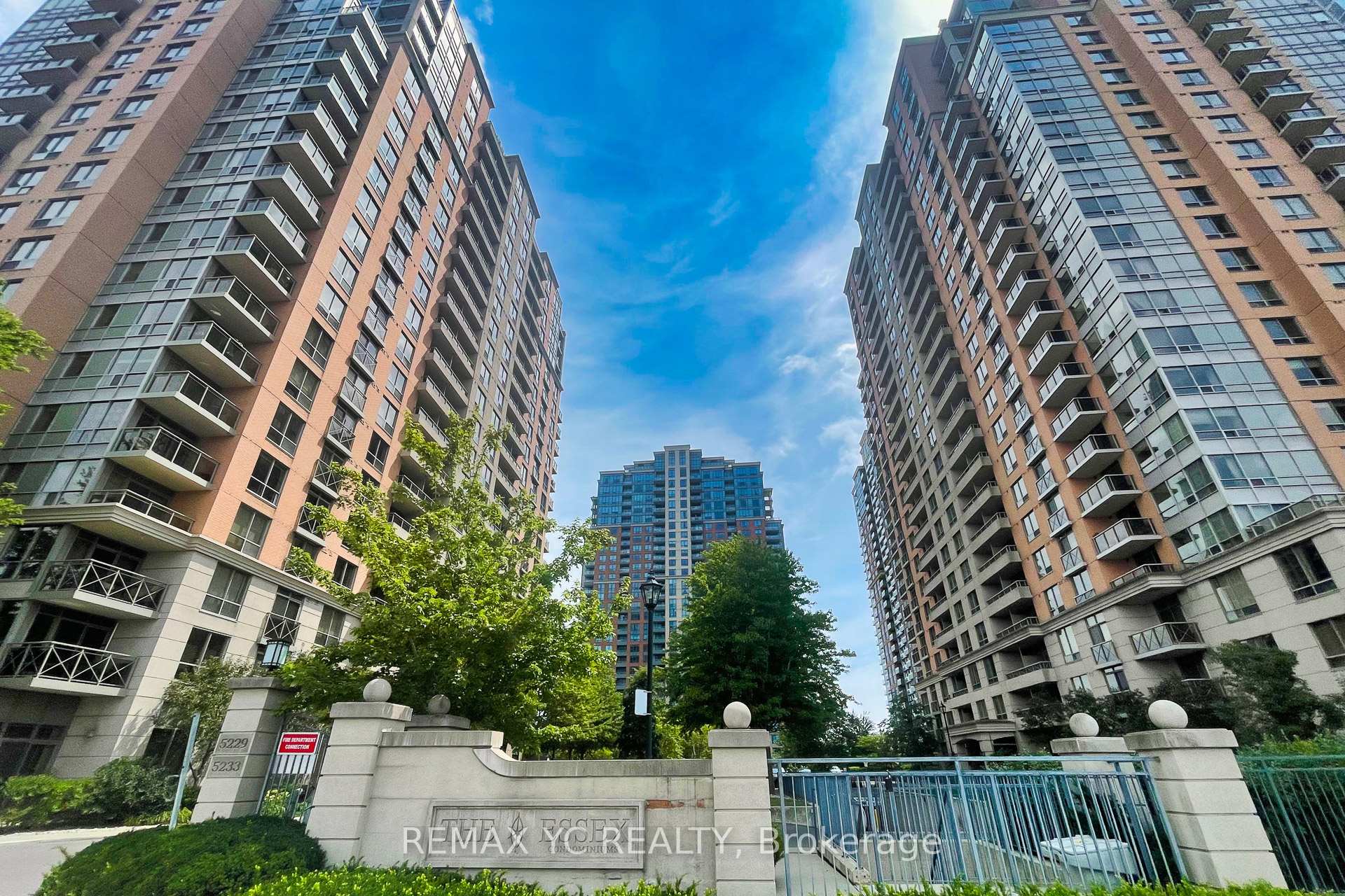 Front of Unit 1604, 5229 Dundas Street W