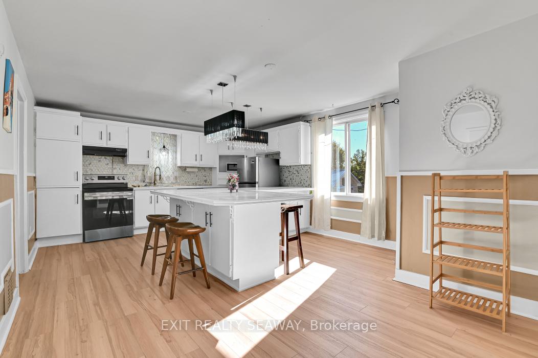 Photo 3 of 1315 Cumberland Street, Cornwall — HOMEH
