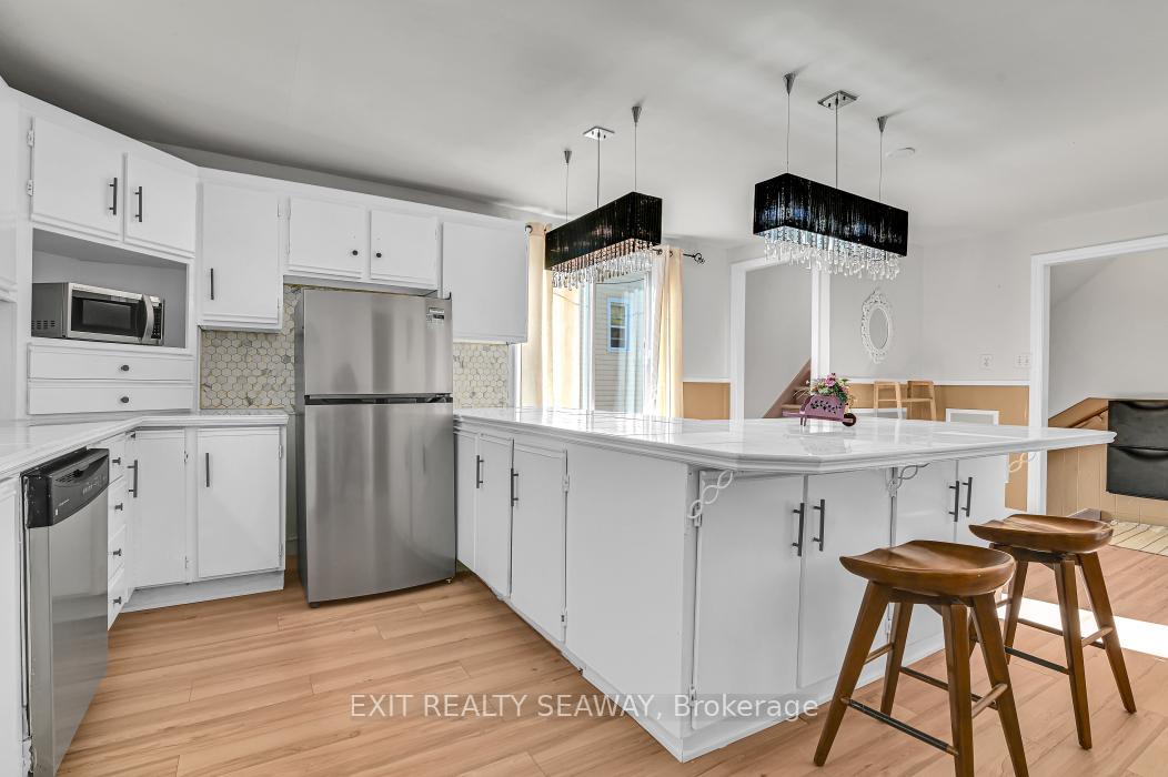 Photo 5 of 1315 Cumberland Street, Cornwall — HOMEH