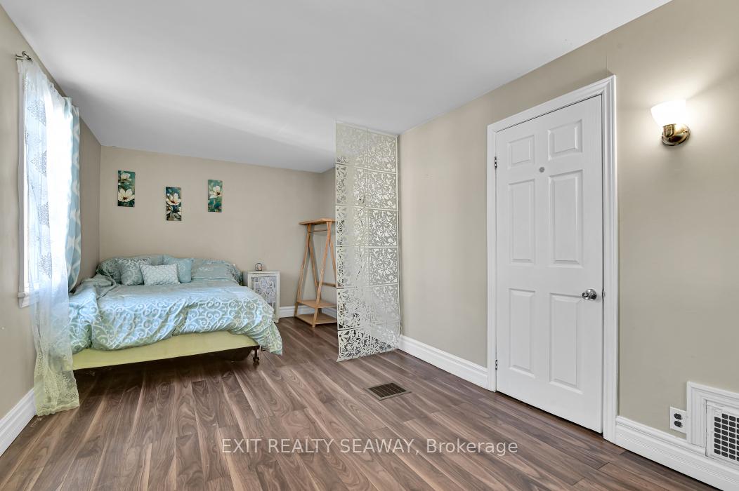 Photo 10 of 1315 Cumberland Street, Cornwall — HOMEH