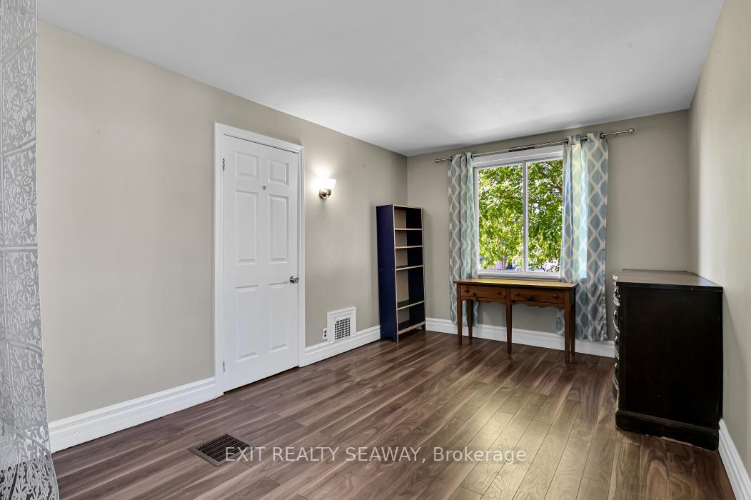 Photo 11 of 1315 Cumberland Street, Cornwall — HOMEH