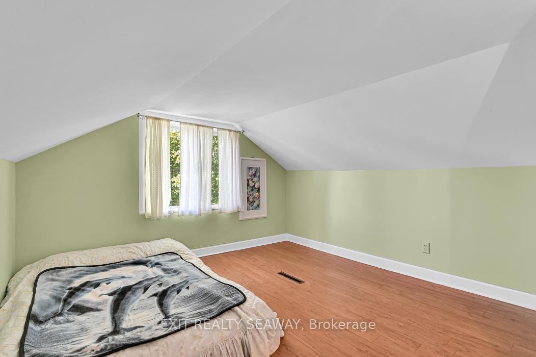 Photo 17 of 1315 Cumberland Street, Cornwall — HOMEH
