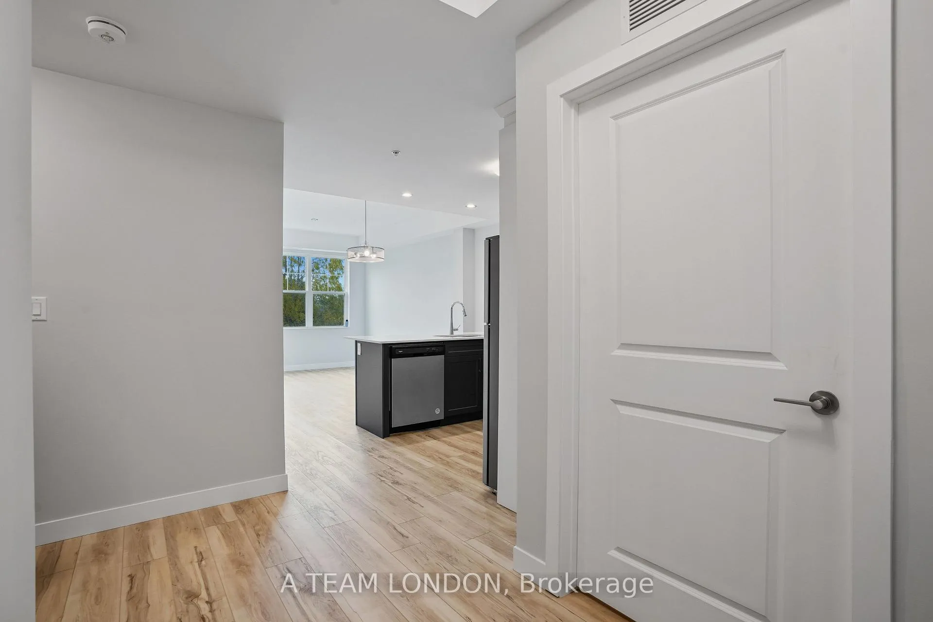 Photo 5 of Unit 413, 100 The Promenade, Central Elgin, Port Stanley — HOMEH