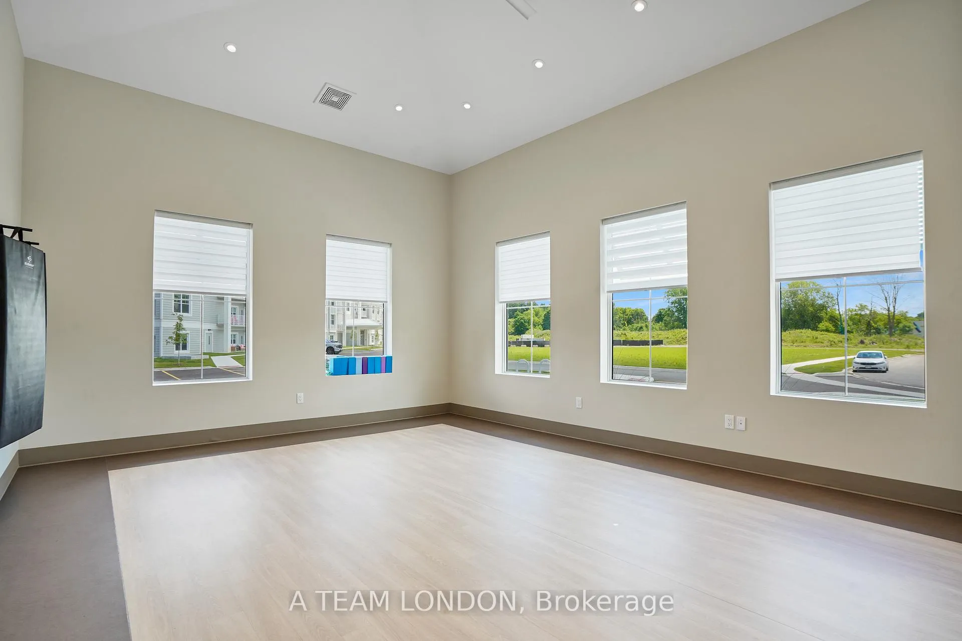 Photo 33 of Unit 413, 100 The Promenade, Central Elgin, Port Stanley — HOMEH