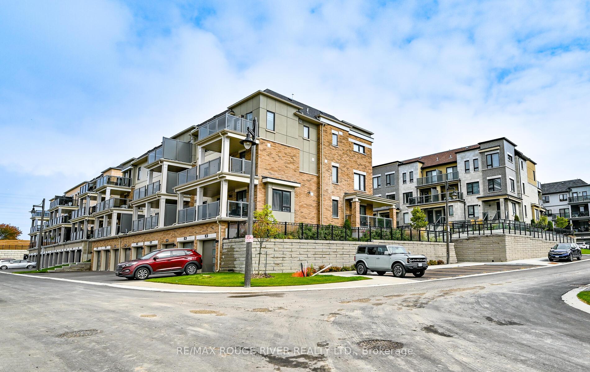 Photo 2 of Unit D, 6 Lookout Drive, Clarington, Bowmanville — HOMEH