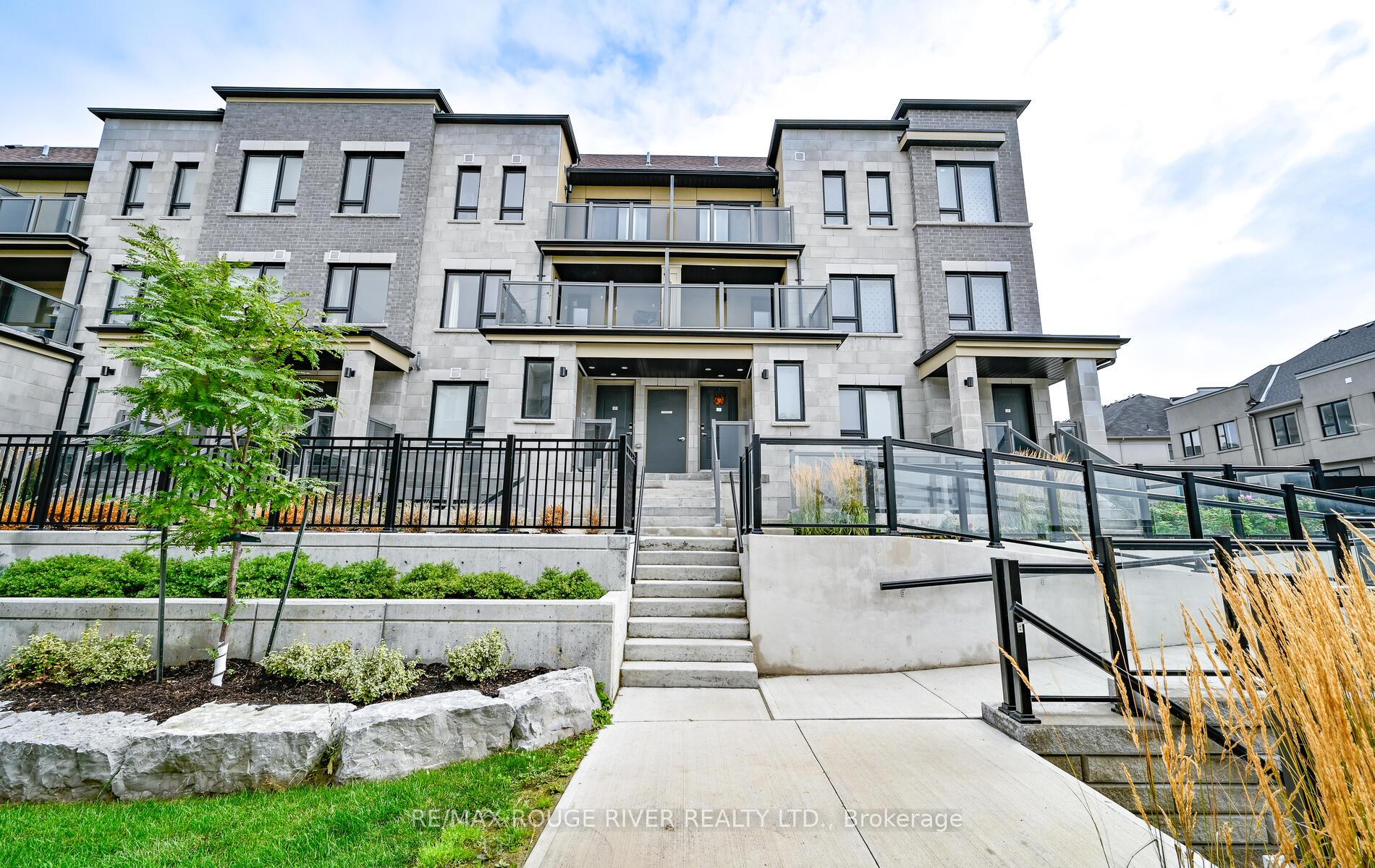 Photo 3 of Unit D, 6 Lookout Drive, Clarington, Bowmanville — HOMEH