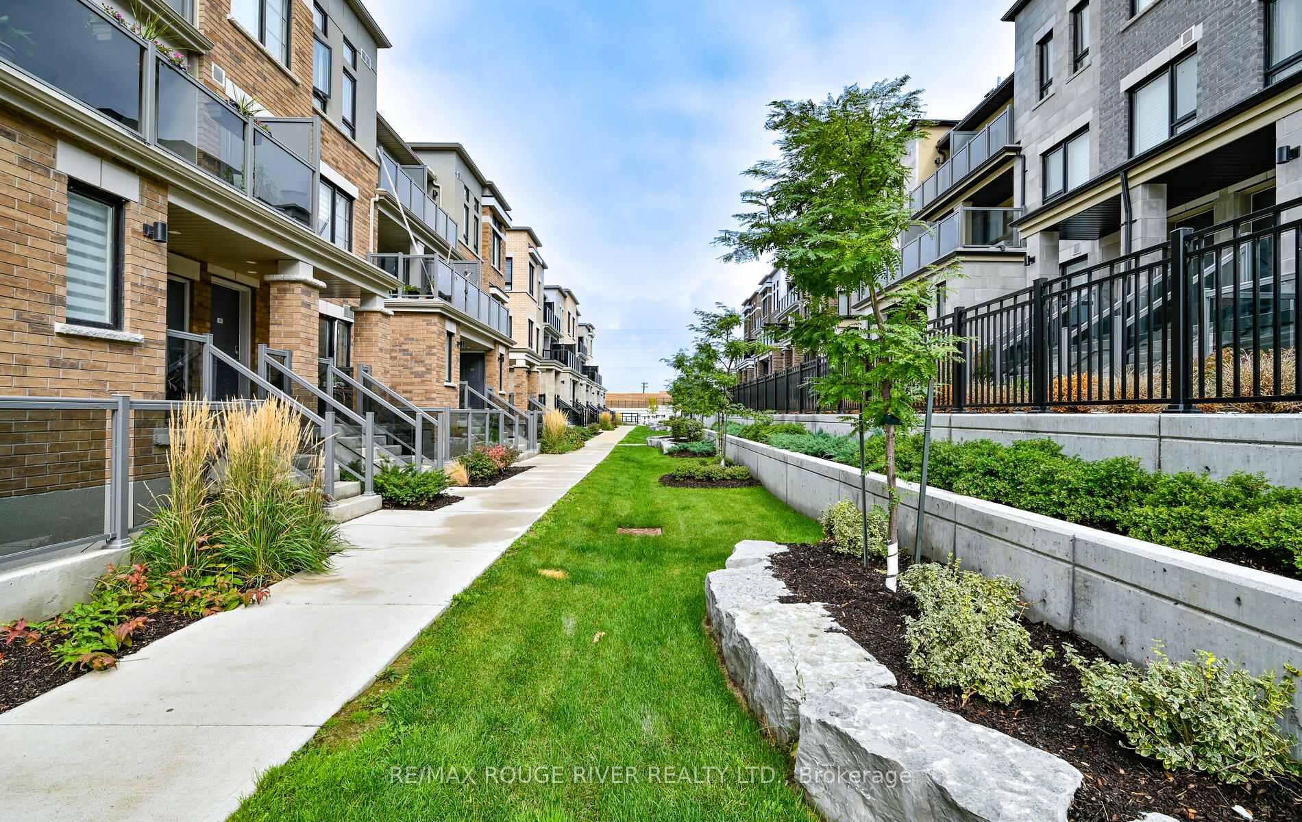 Photo 5 of Unit D, 6 Lookout Drive, Clarington, Bowmanville — HOMEH