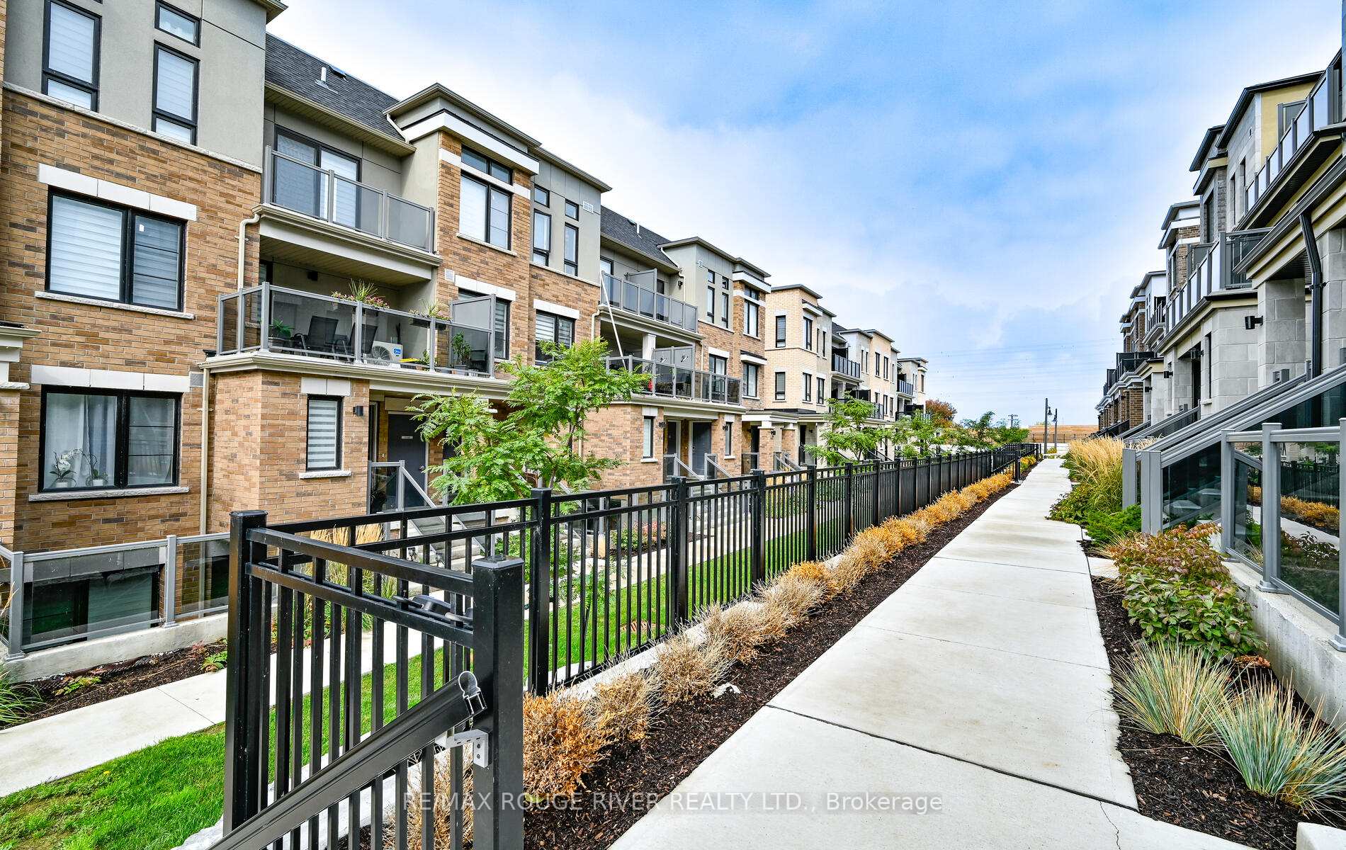 Photo 6 of Unit D, 6 Lookout Drive, Clarington, Bowmanville — HOMEH