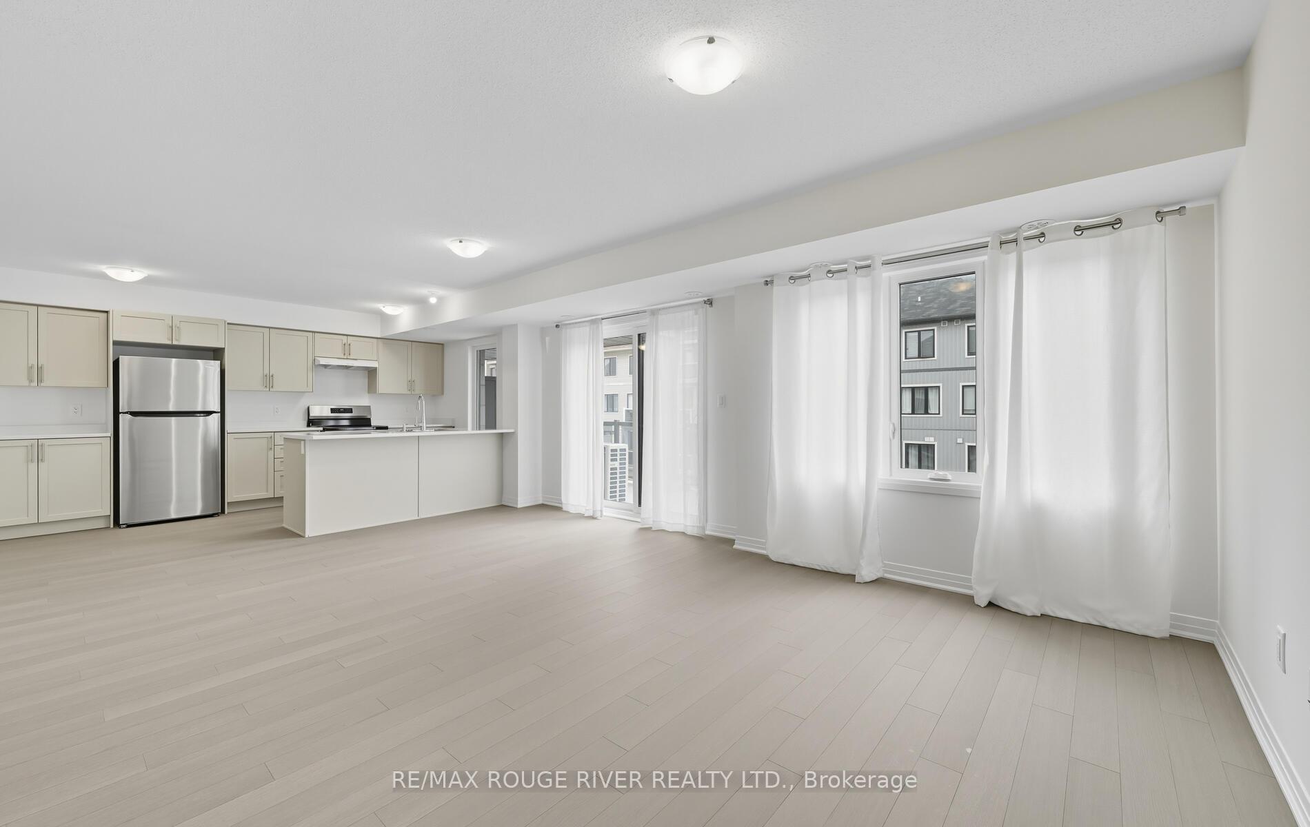 Photo 10 of Unit D, 6 Lookout Drive, Clarington, Bowmanville — HOMEH