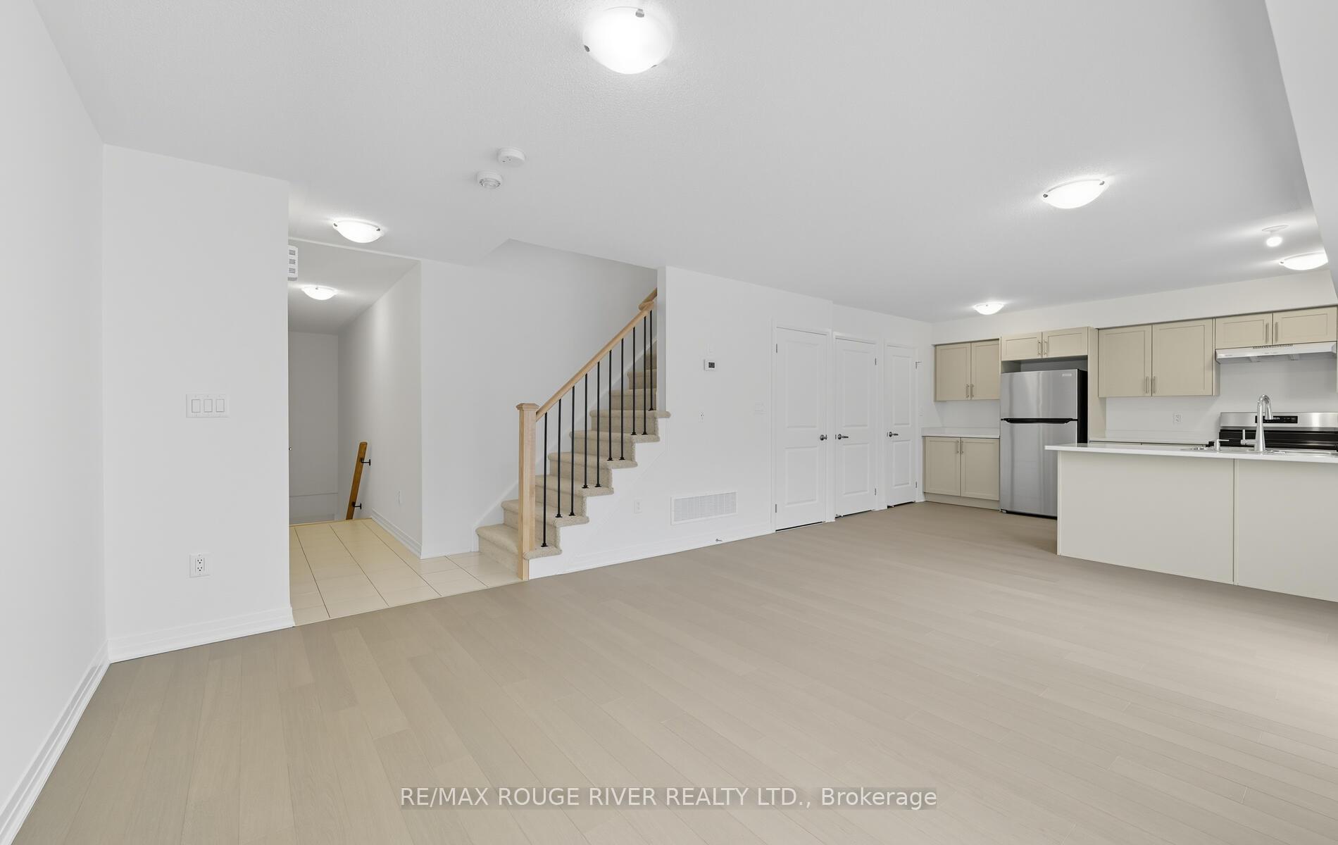 Photo 12 of Unit D, 6 Lookout Drive, Clarington, Bowmanville — HOMEH