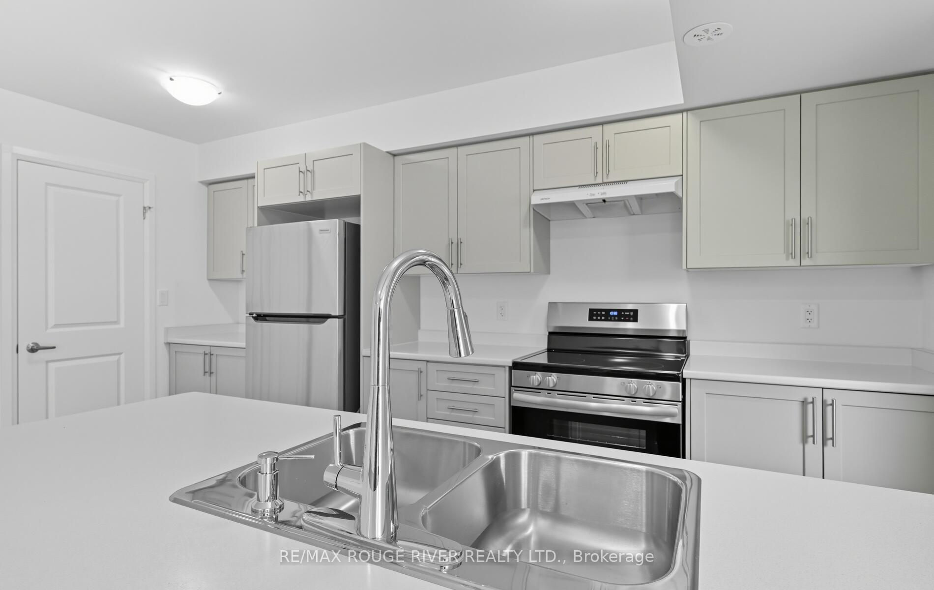 Photo 23 of Unit D, 6 Lookout Drive, Clarington, Bowmanville — HOMEH