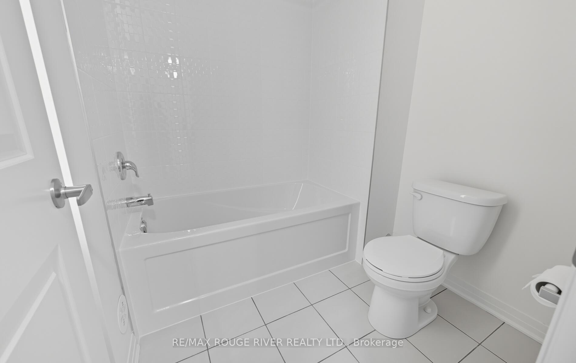 Photo 24 of Unit D, 6 Lookout Drive, Clarington, Bowmanville — HOMEH