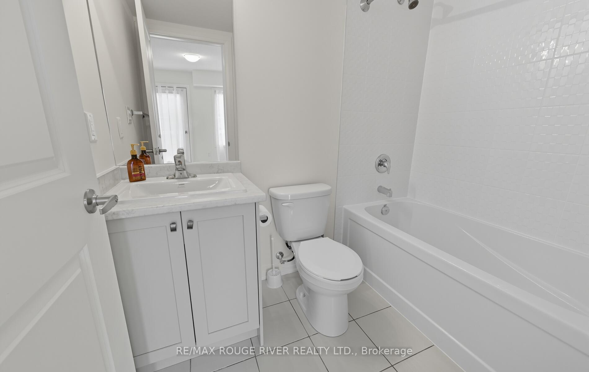Photo 39 of Unit D, 6 Lookout Drive, Clarington, Bowmanville — HOMEH