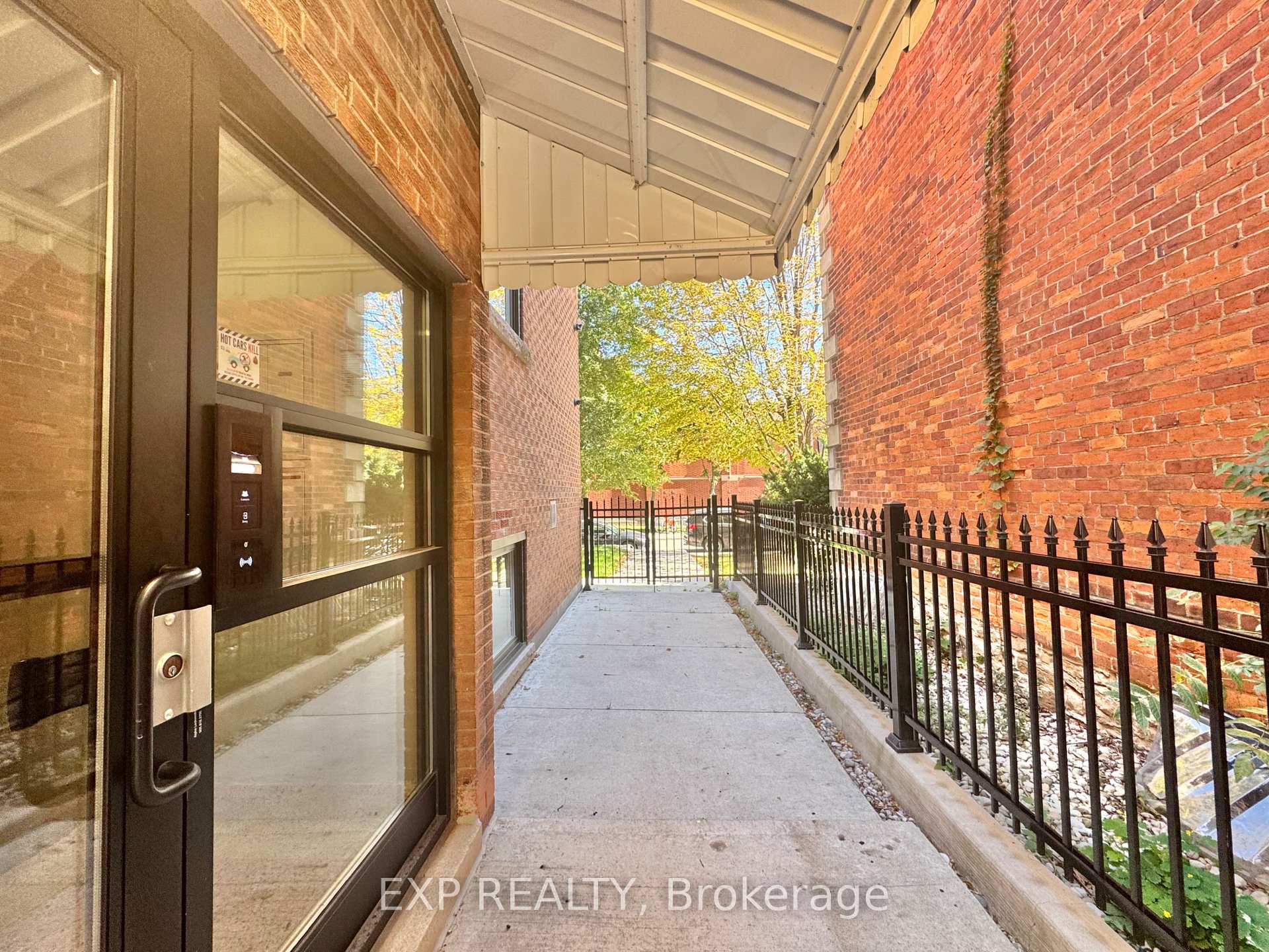Photo 3 of Unit Unit 6, 100 West Avenue S, Hamilton, Stinson — HOMEH