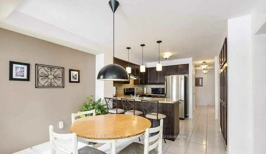 Photo 2 of 12 Willow Park Drive, Brampton, Sandringham-Wellington — HOMEH